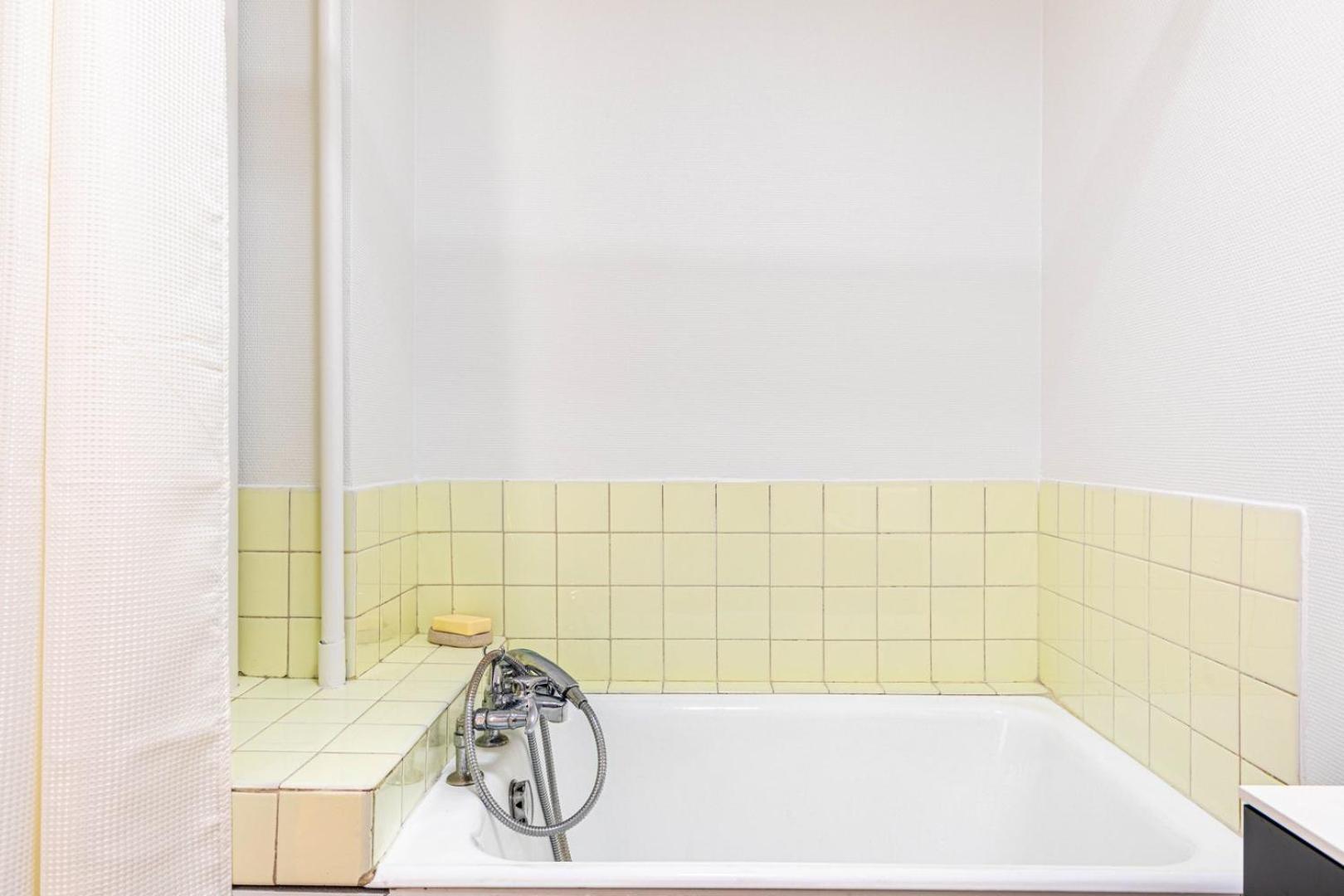 Guestready - Serene Retreat With A Balcony Apartment Paris