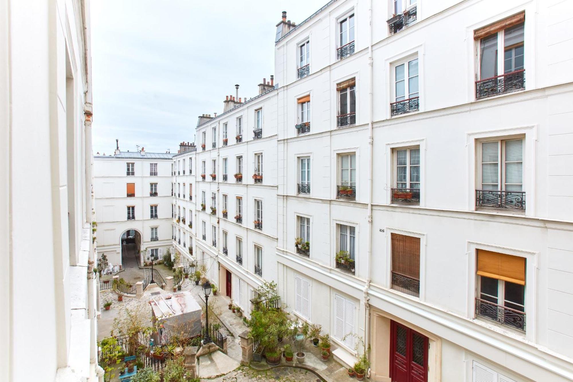 Montmartre & Rue Durantin - 1br - Cityapartmentstay Apartment