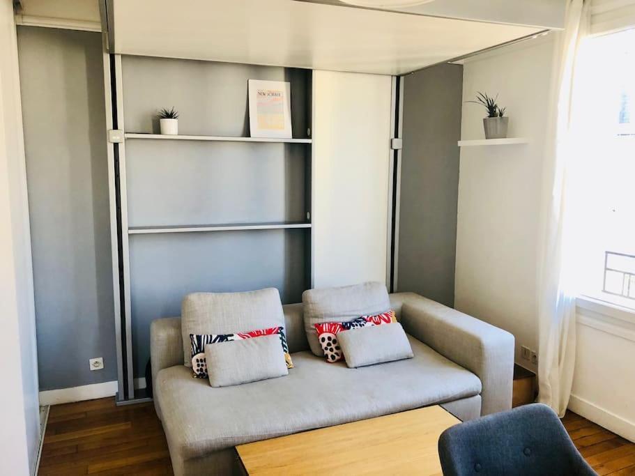 Cosy Studio Near Public Transport Apartment *