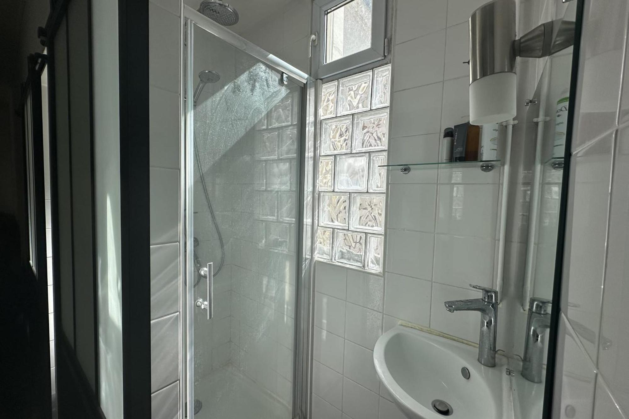 Well-located 40 M Cocoon Apartment