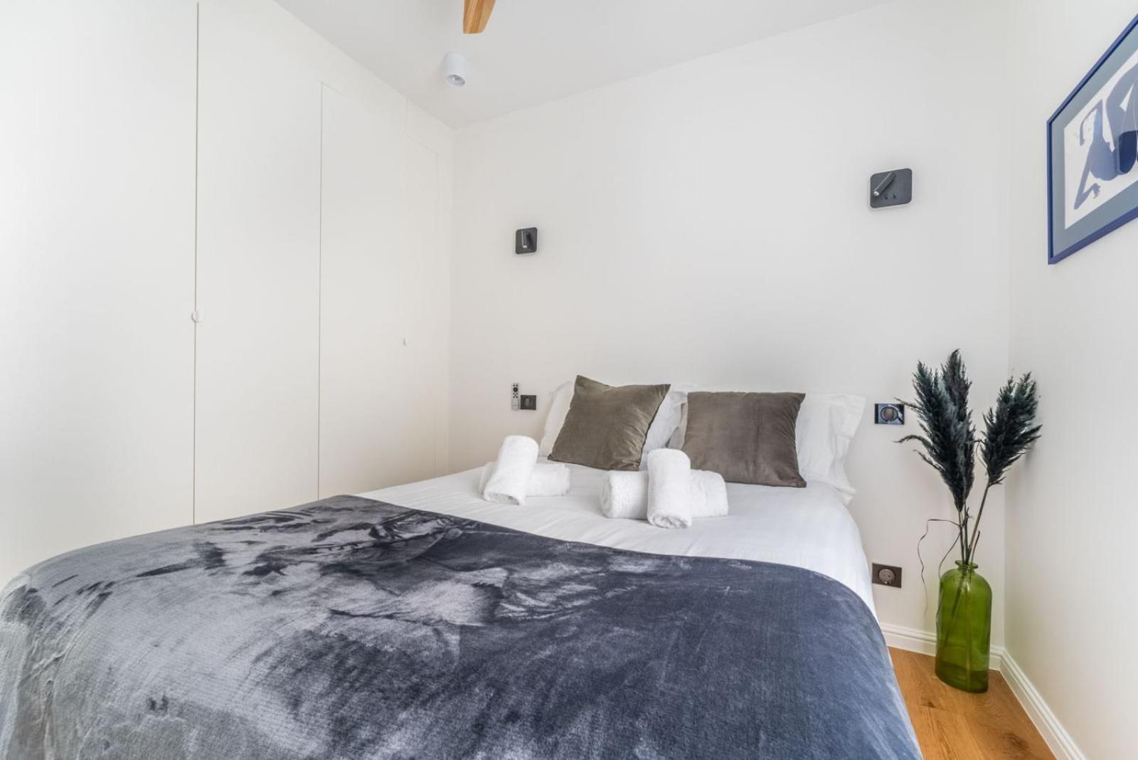 Luxurious In Center Of Apartment *