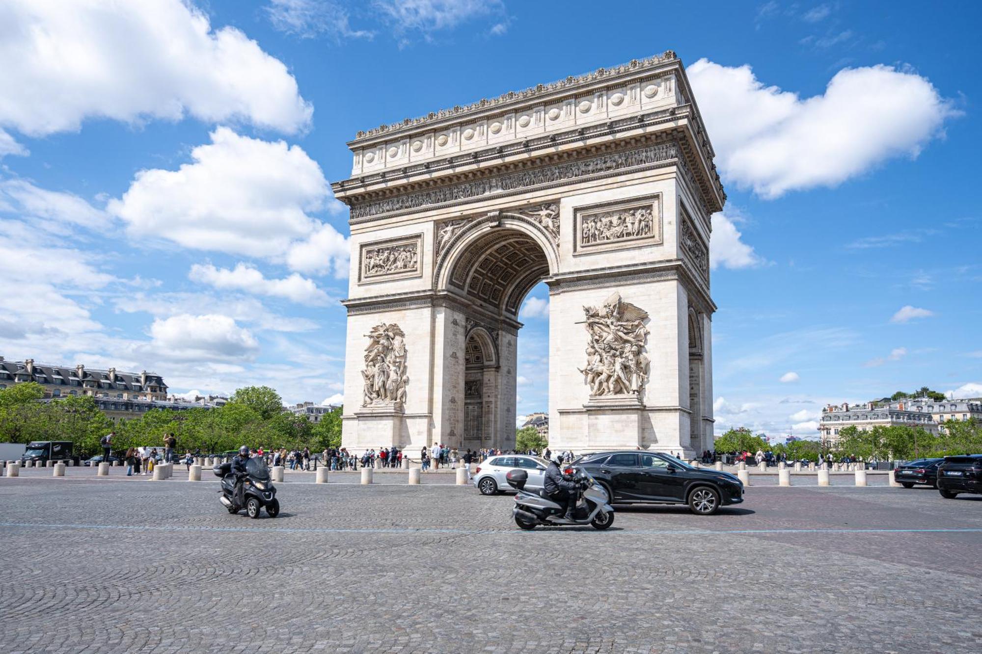 Big 2br Arc De Triomphe 4-6p * Paris