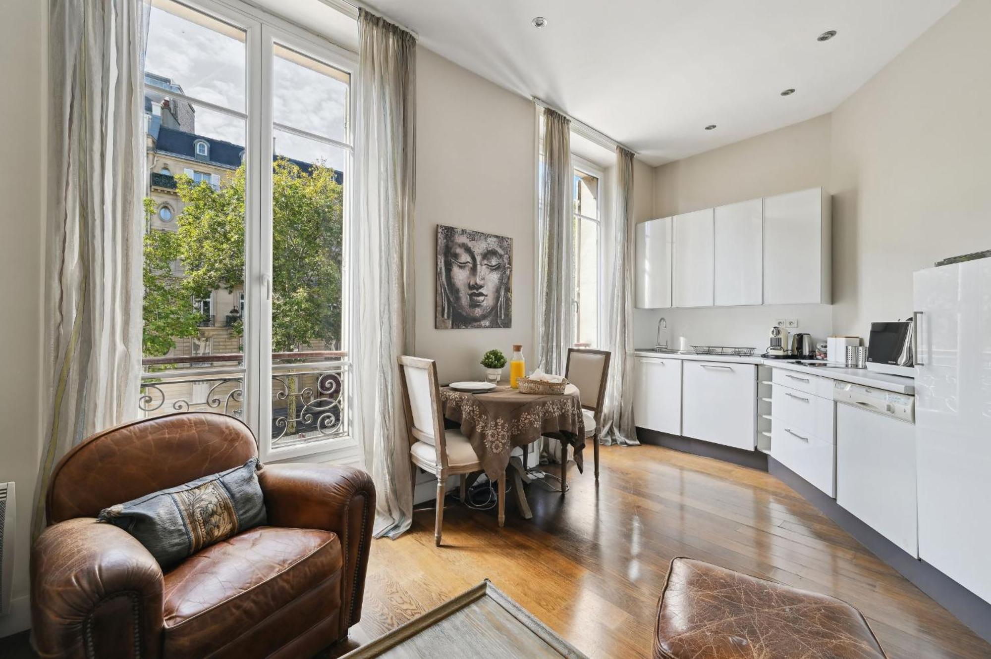 Apartment Champs-elysees & Arc De Triomphe - Cityapartmentstay *