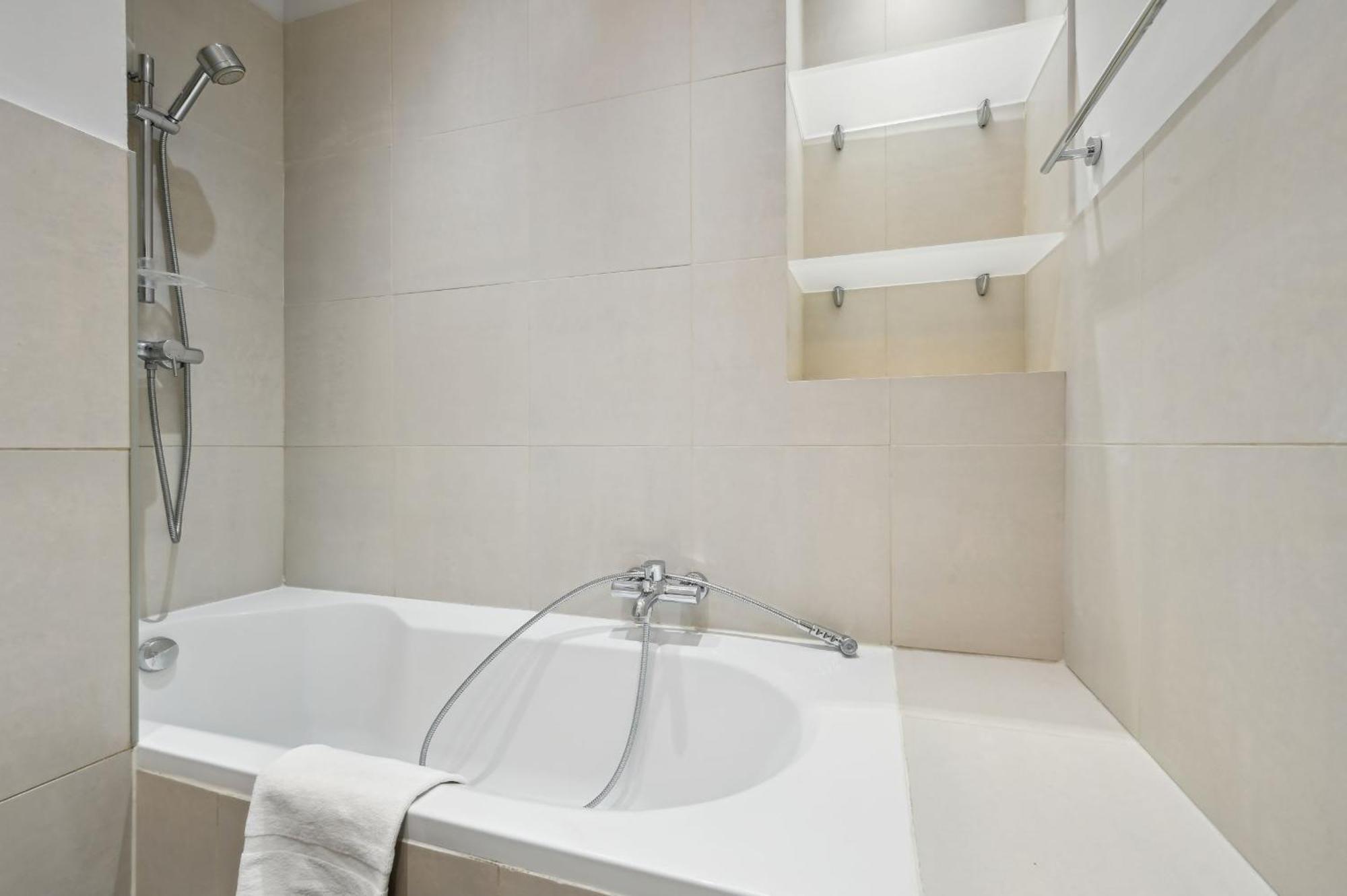 Champs-elysees & Arc De Triomphe - Cityapartmentstay Apartment Paris