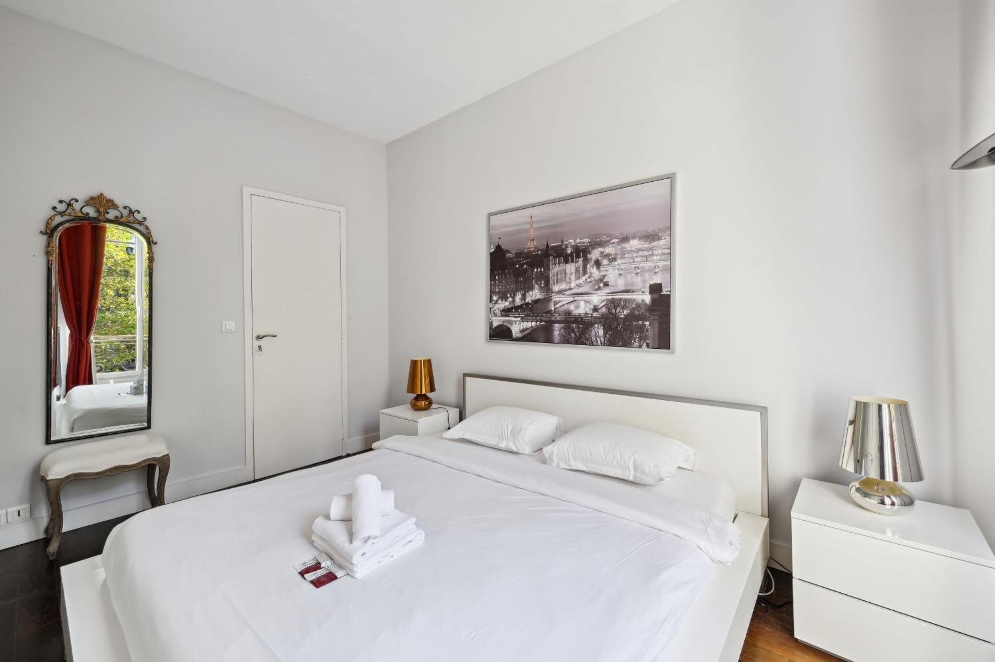 Apartment Champs-elysees & Arc De Triomphe - Cityapartmentstay Paris