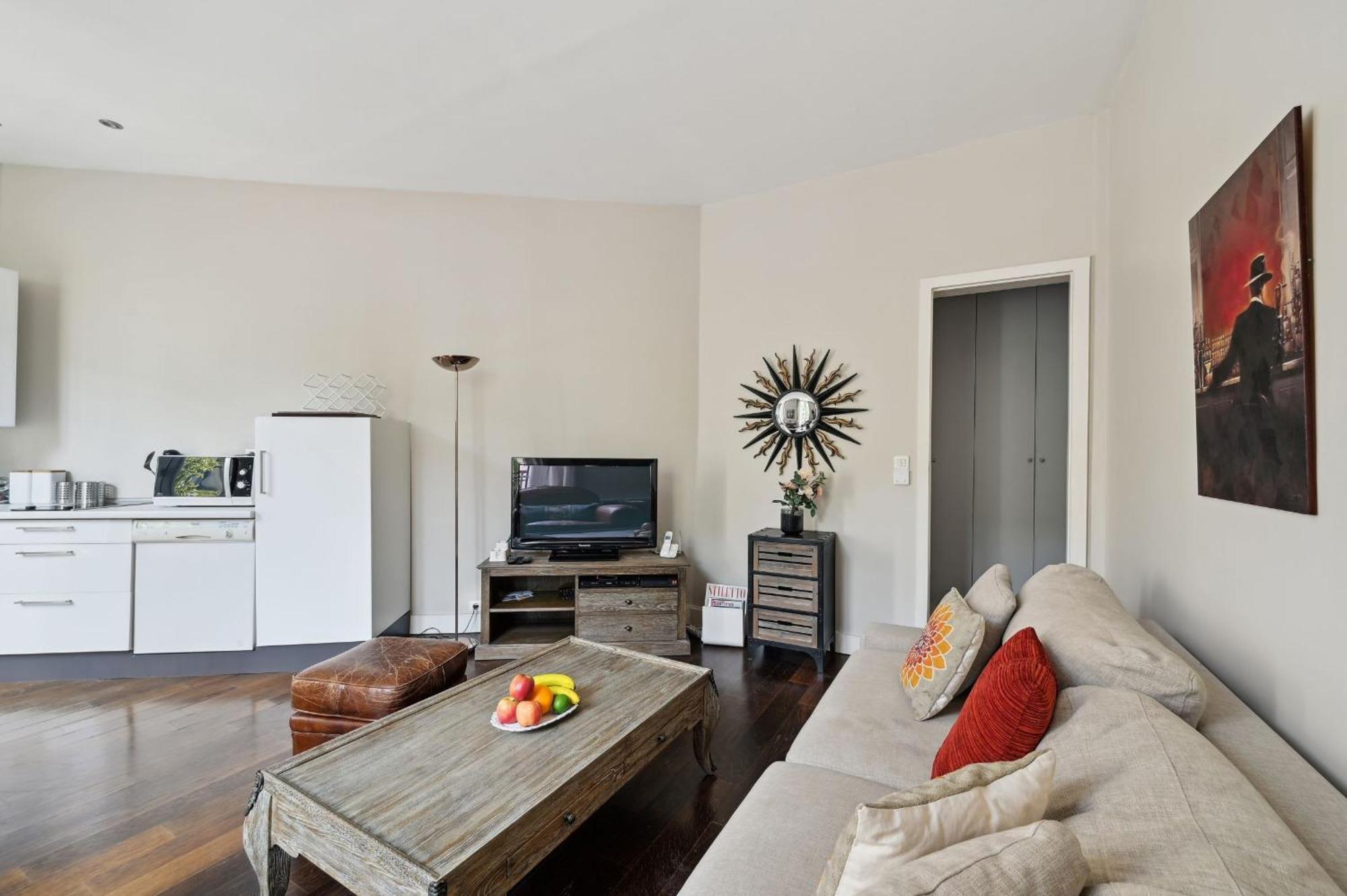 Champs-elysees & Arc De Triomphe - Cityapartmentstay