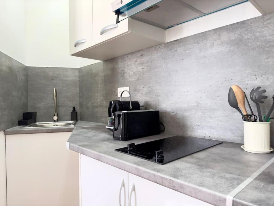 Apartment Mezzanine Cosy 4p Champs Elysees Paris