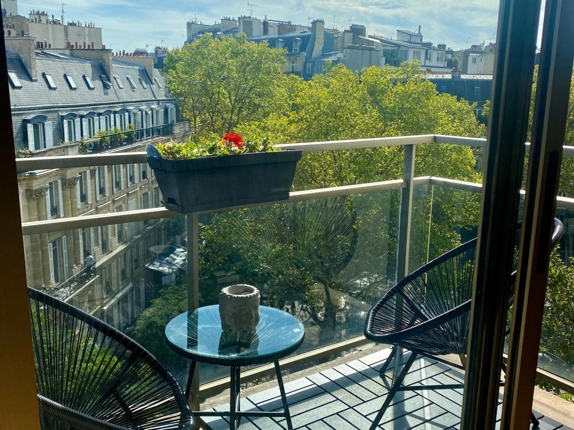 Fabulous Big With Balcon Arc Of Triumph Homestay
