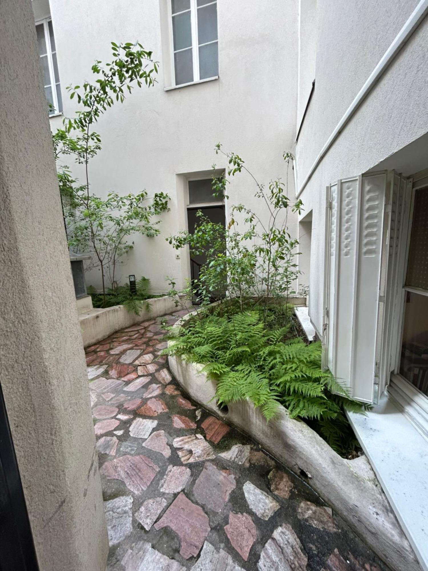 Apartment Grand Studio Entierement Renove Au Coeur De *