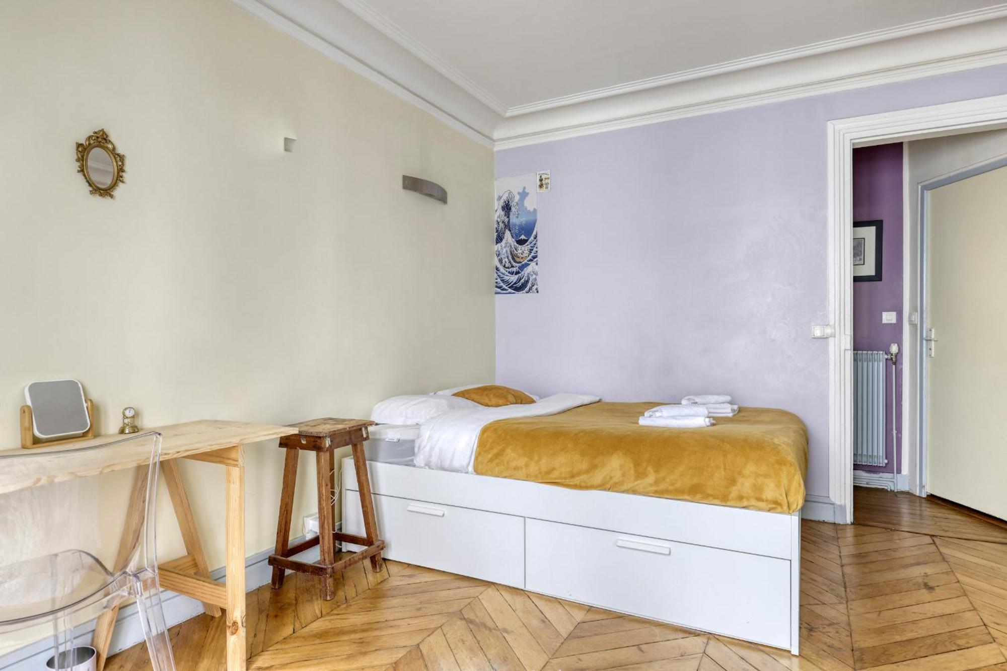 Large Duplex Flat In A Courtyard - Trendy 10 *