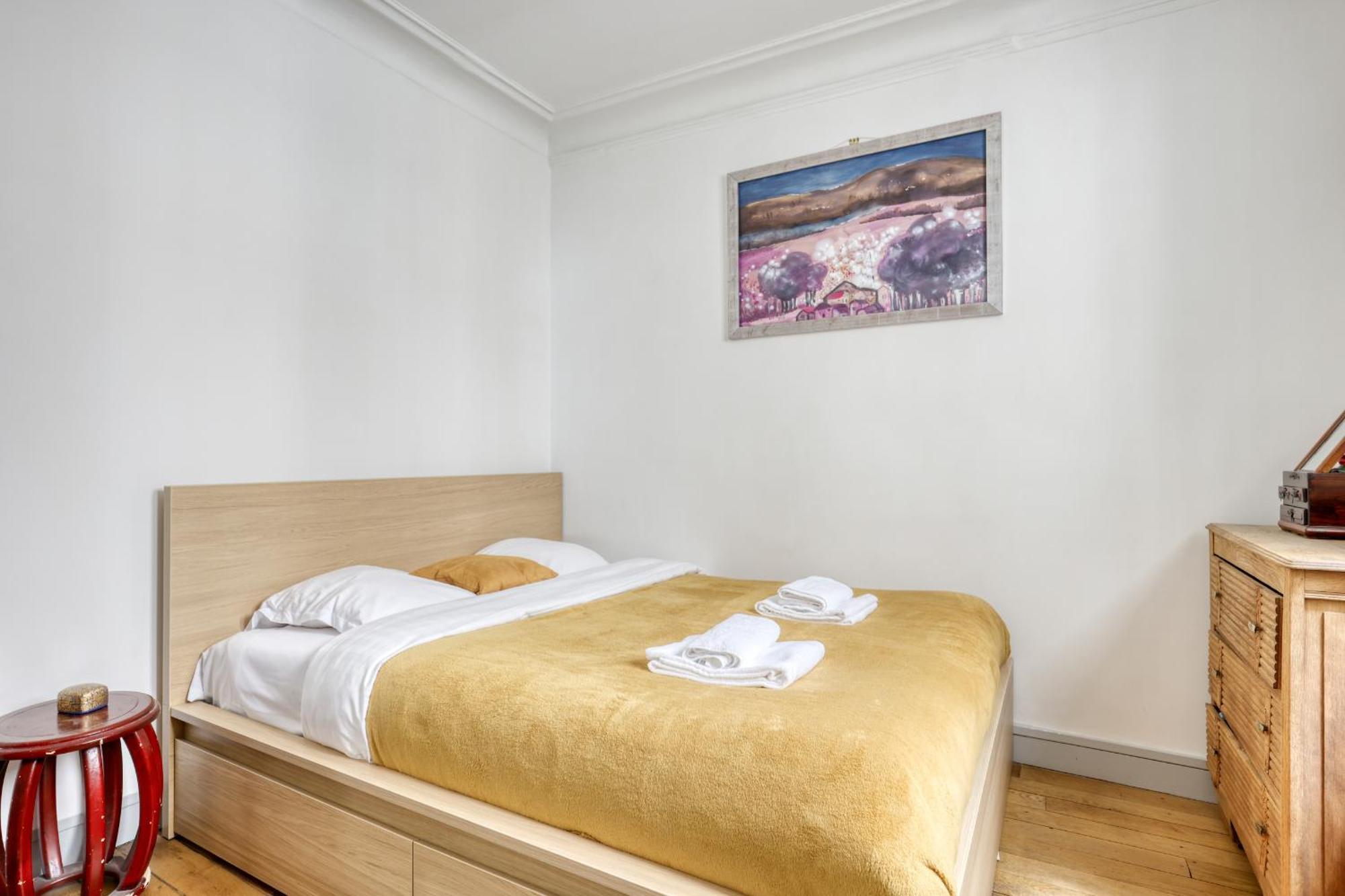 Large Duplex Flat In A Courtyard - Trendy 10 *