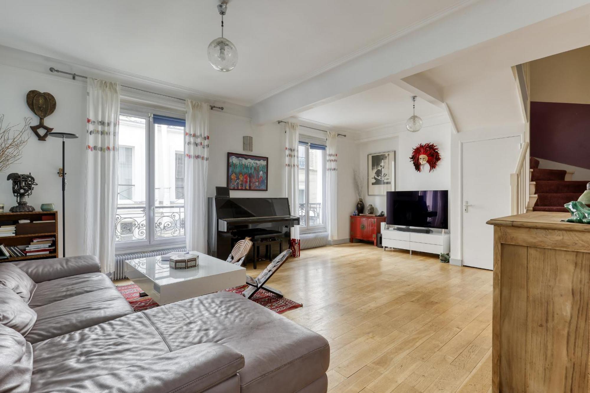 Large Duplex Flat In A Courtyard - Trendy 10 Apartment
