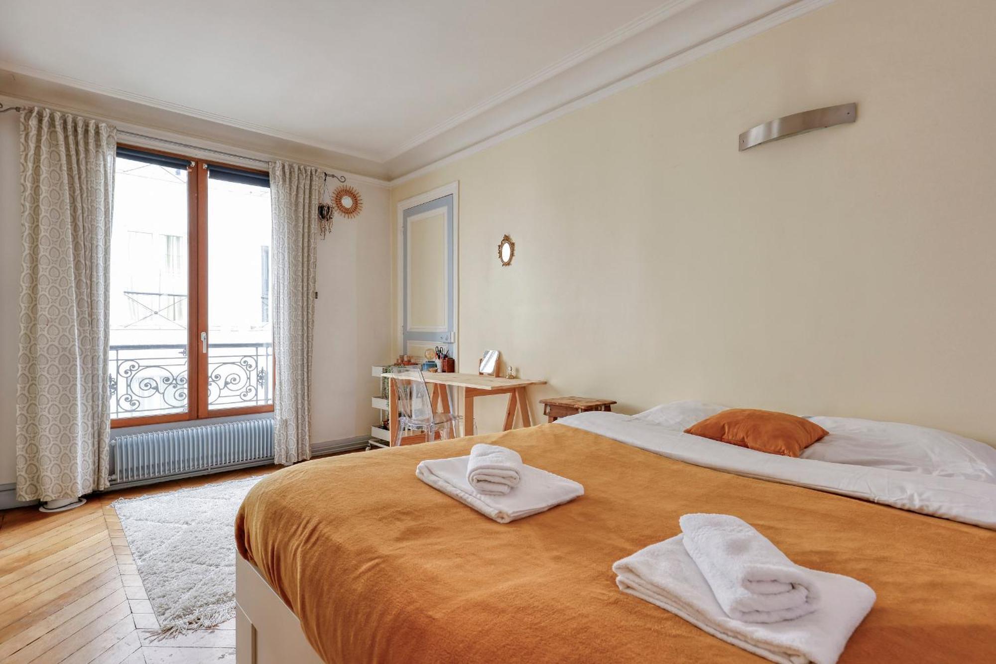 Large Duplex Flat In A Courtyard - Trendy 10 Apartment *