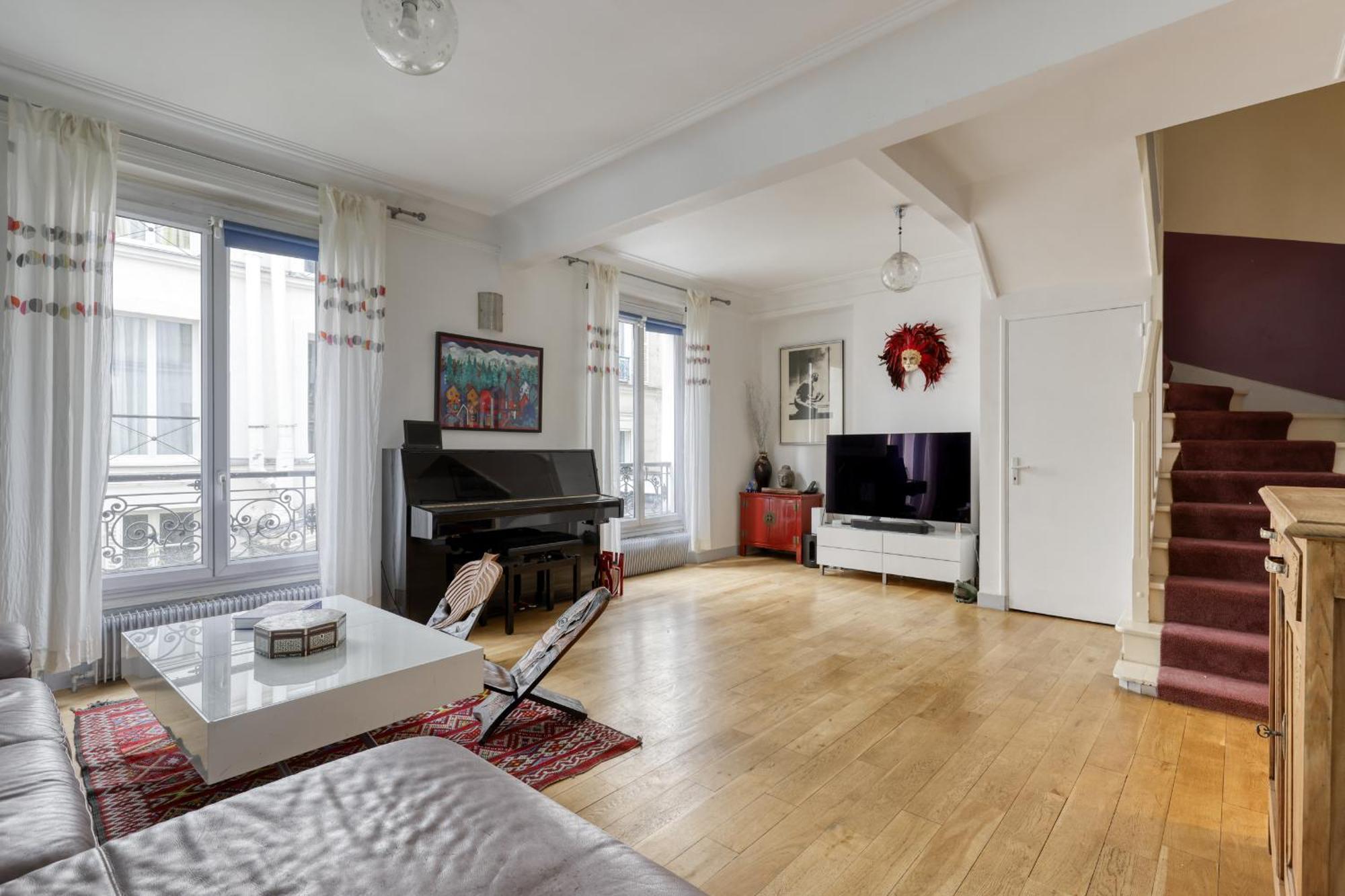 Large Duplex Flat In A Courtyard - Trendy 10 Apartment