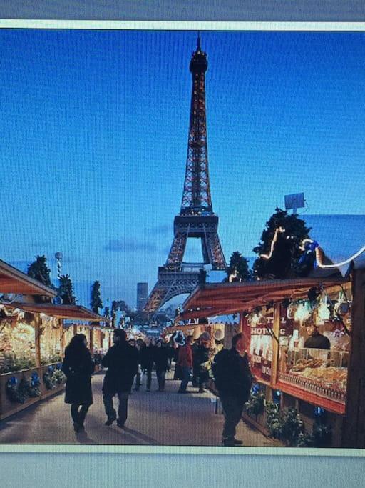 5 Minutes Village Olympique Tour Eiffel Paris