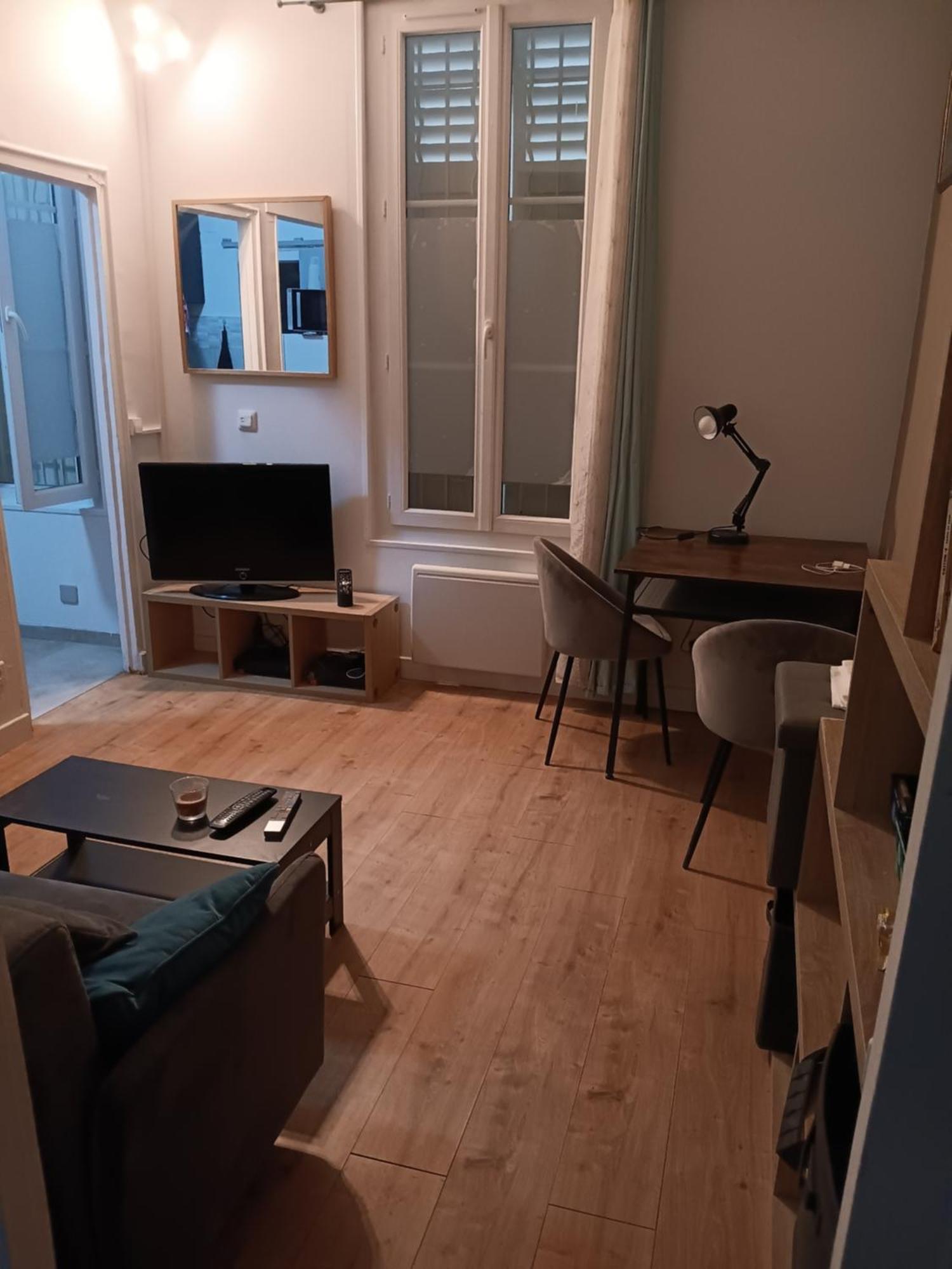 Studio Au Pied De La Basilique Du Sacre Coeur Appartement *