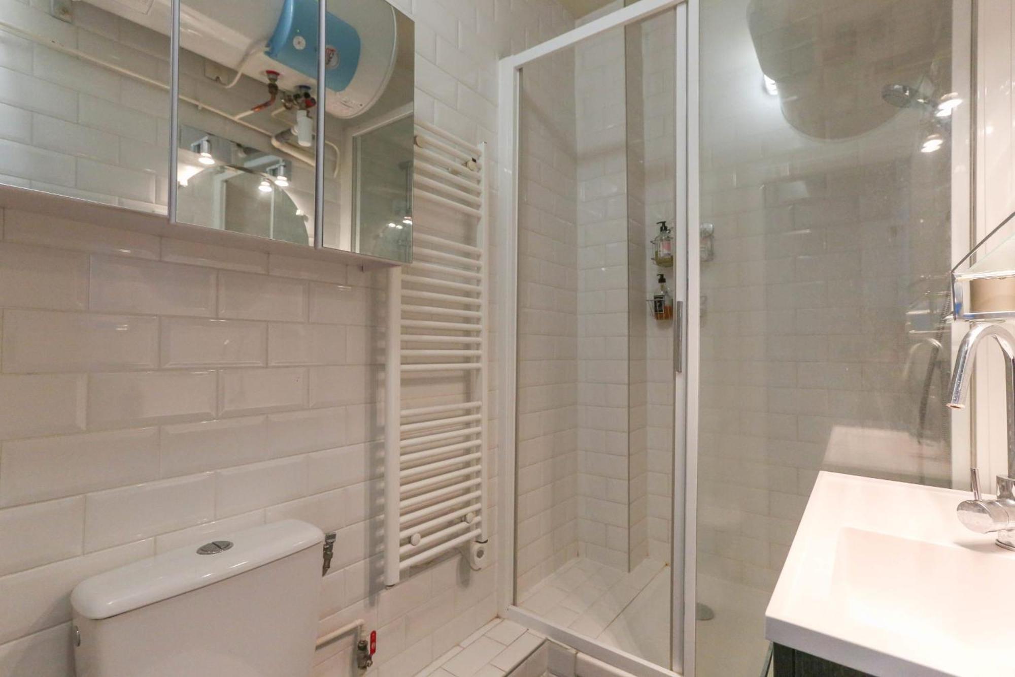 Bright And Charming In The 12th Appartement Paris