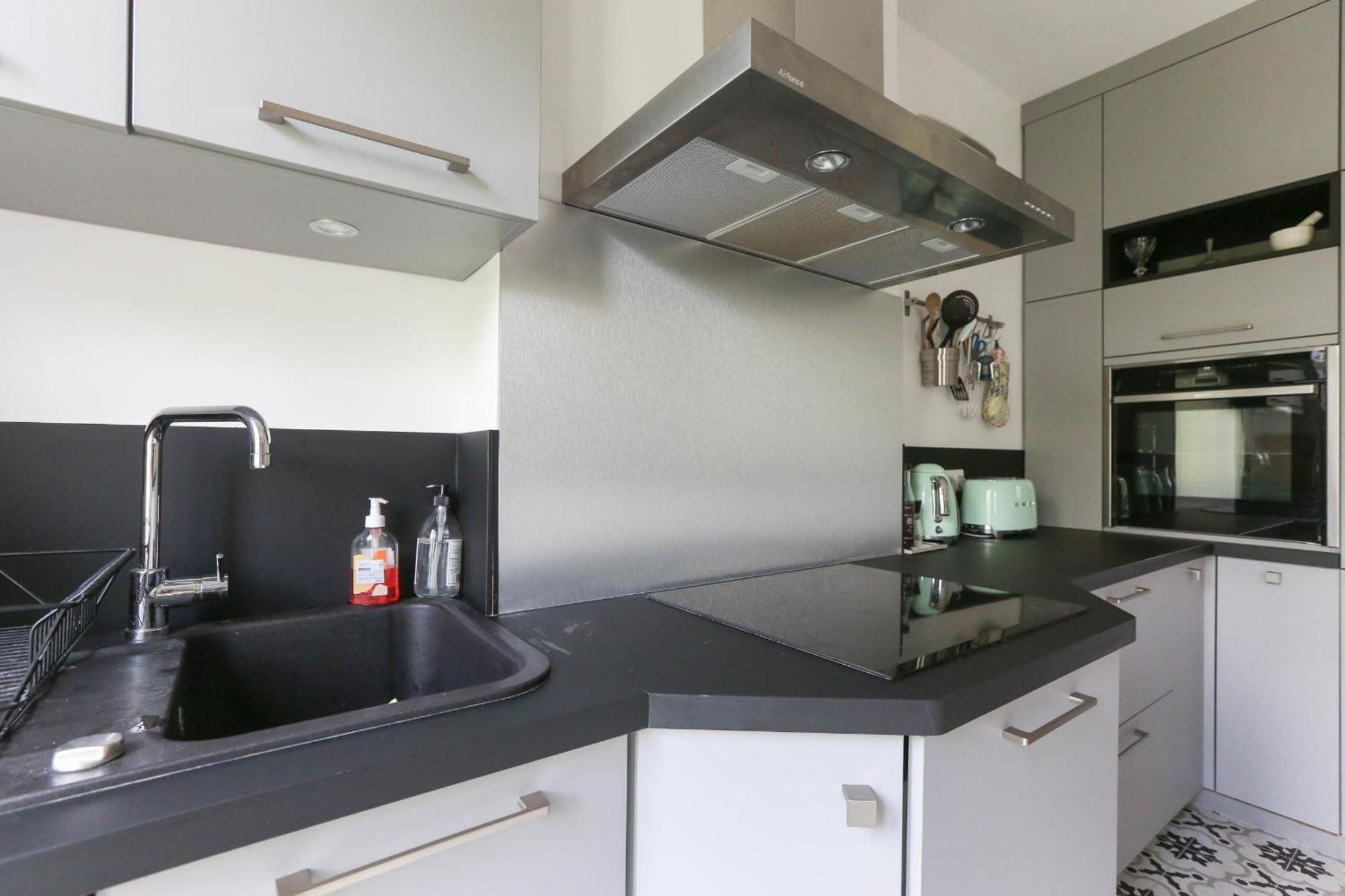 Bright And Charming In The 12th Appartement Paris