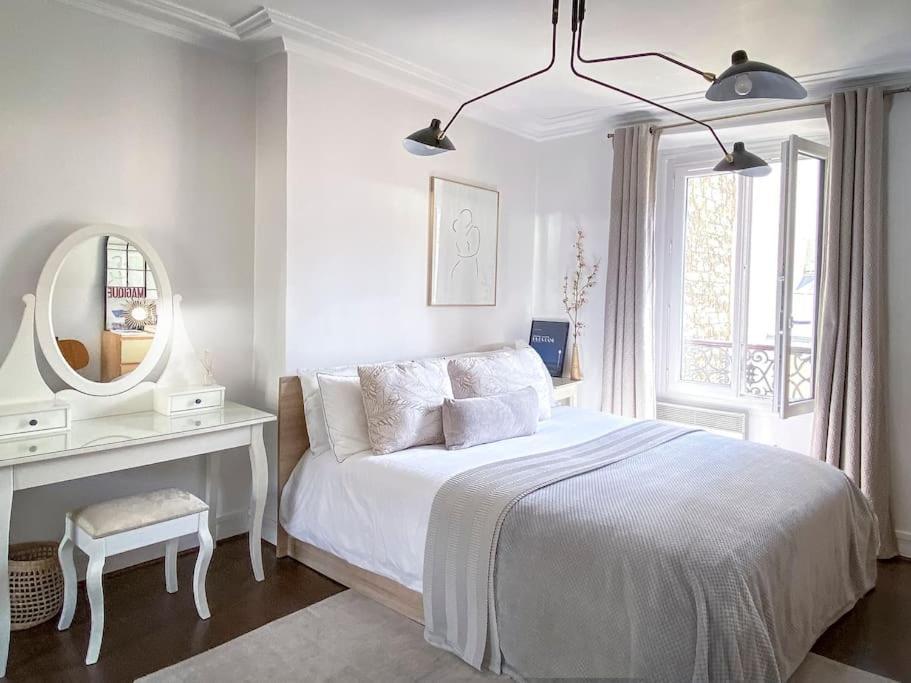 Arty & Charming Le Marais Apartment Paris