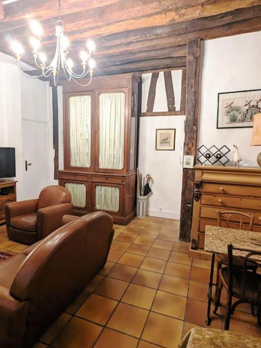Authentique Et Confortable - Marais Apartment