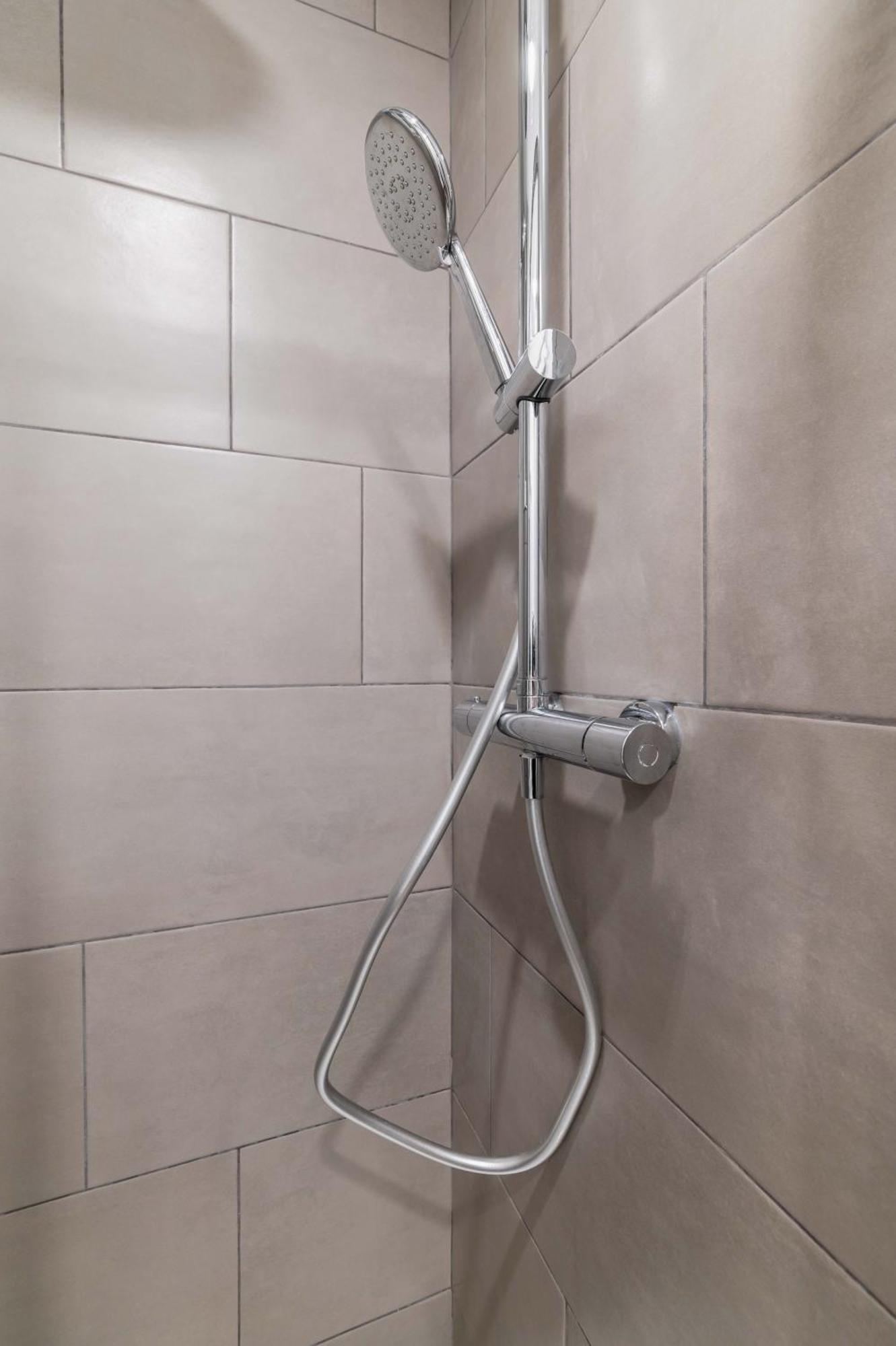 Studio Refait A Neuf Proche Metro - 19 - 2p Apartment Paris