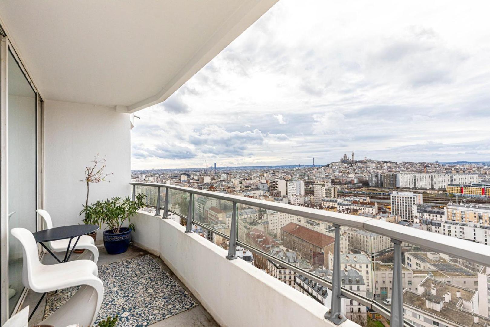 Guestready - High-rise Haven With Attractive Views * Paris