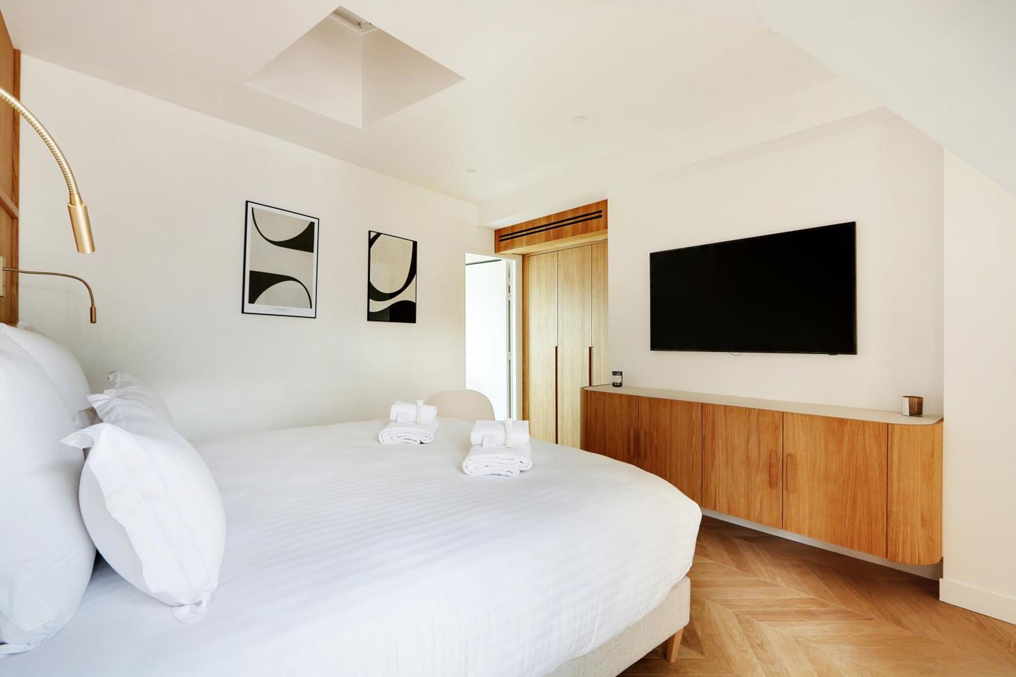 Maison Galante's With Services In La Madeleine - Opera Appartement