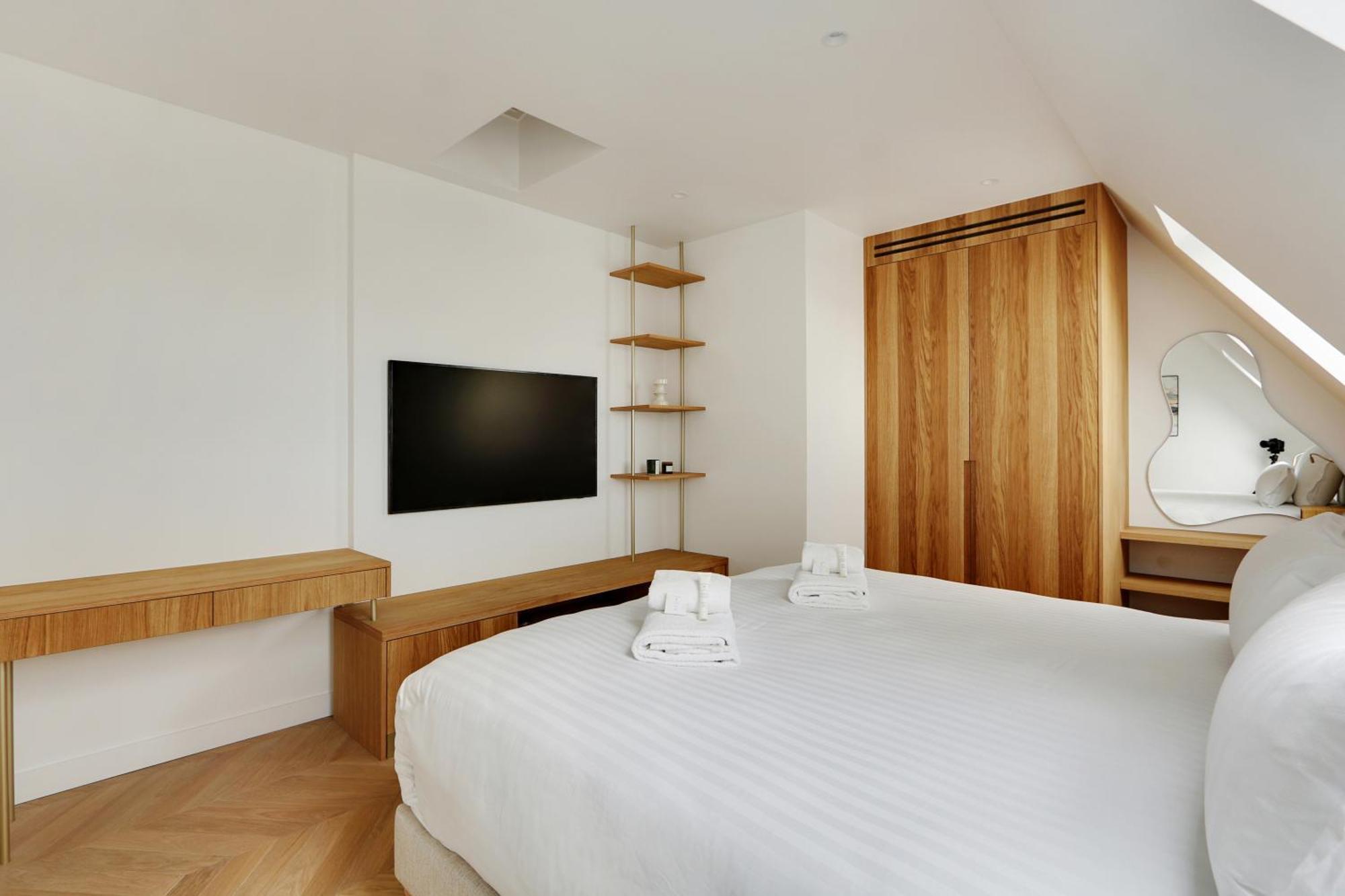 Maison Galante's With Services In La Madeleine - Opera Appartement