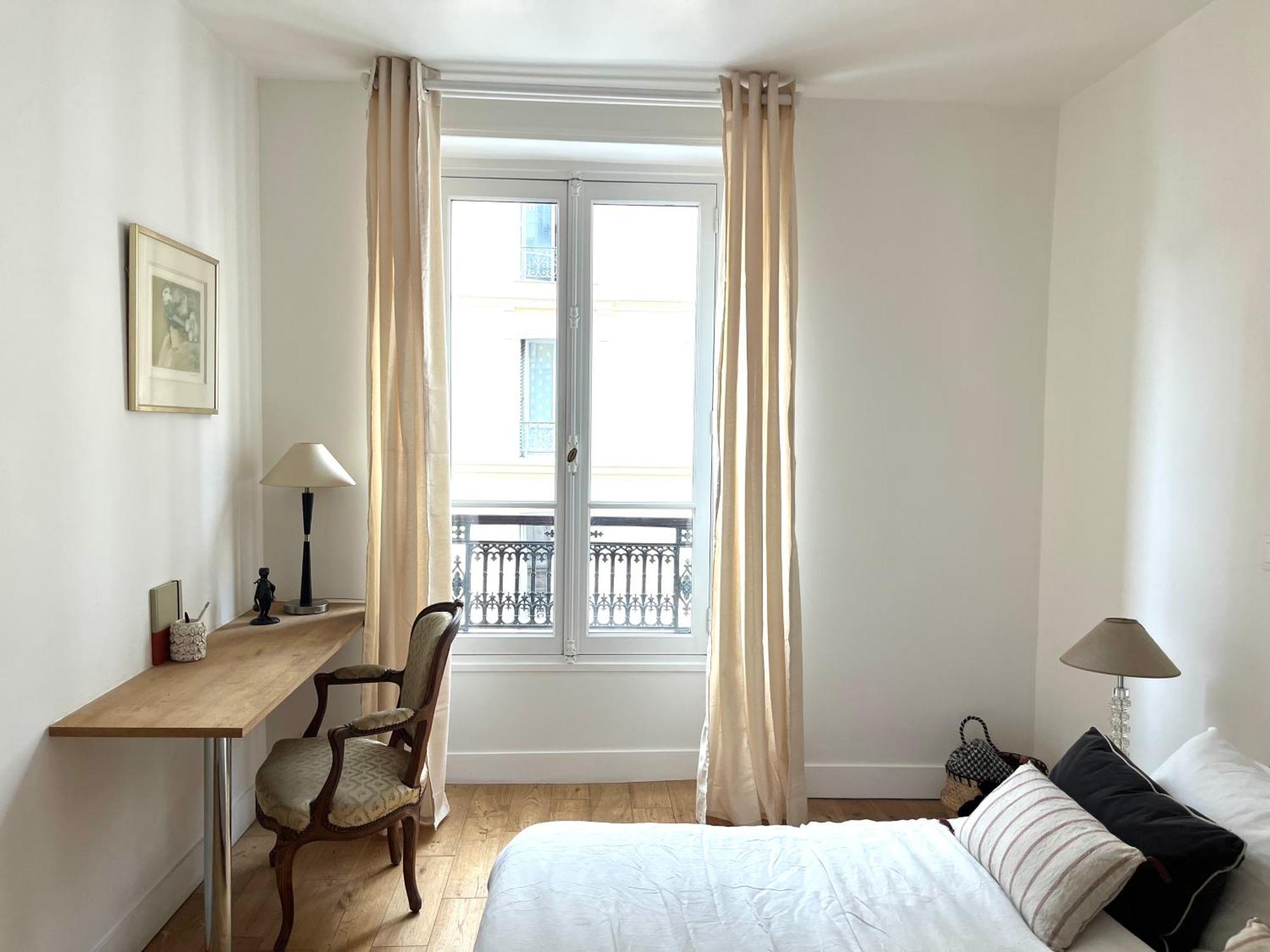 Charming Moulin Rouge Apartment