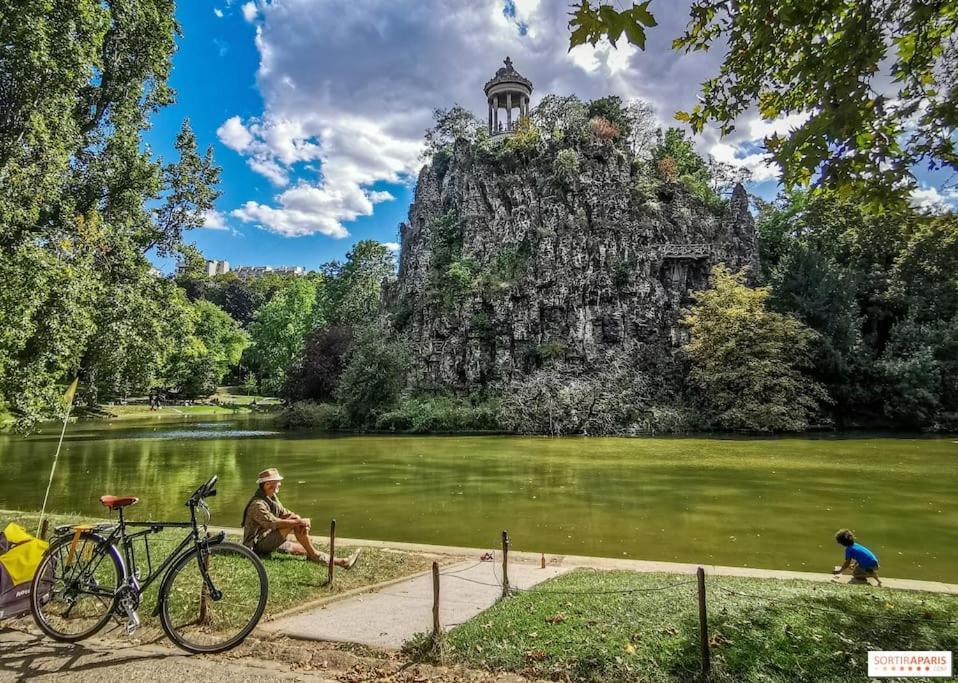 Paisible Parc Des Buttes-chaumont Paris