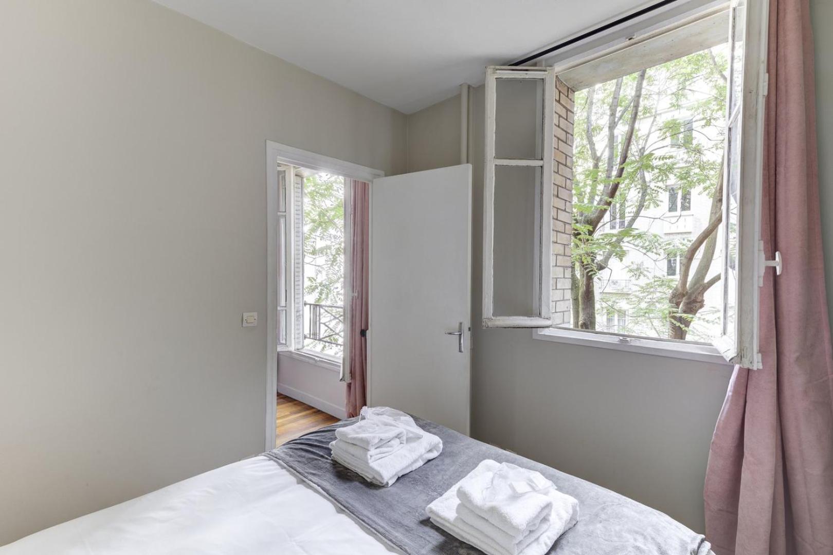 569 Monceau - Superbe A *