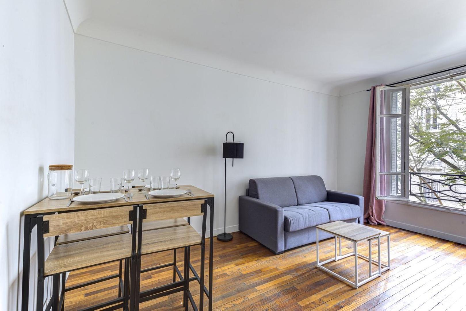 569 Monceau - Superbe A Paris