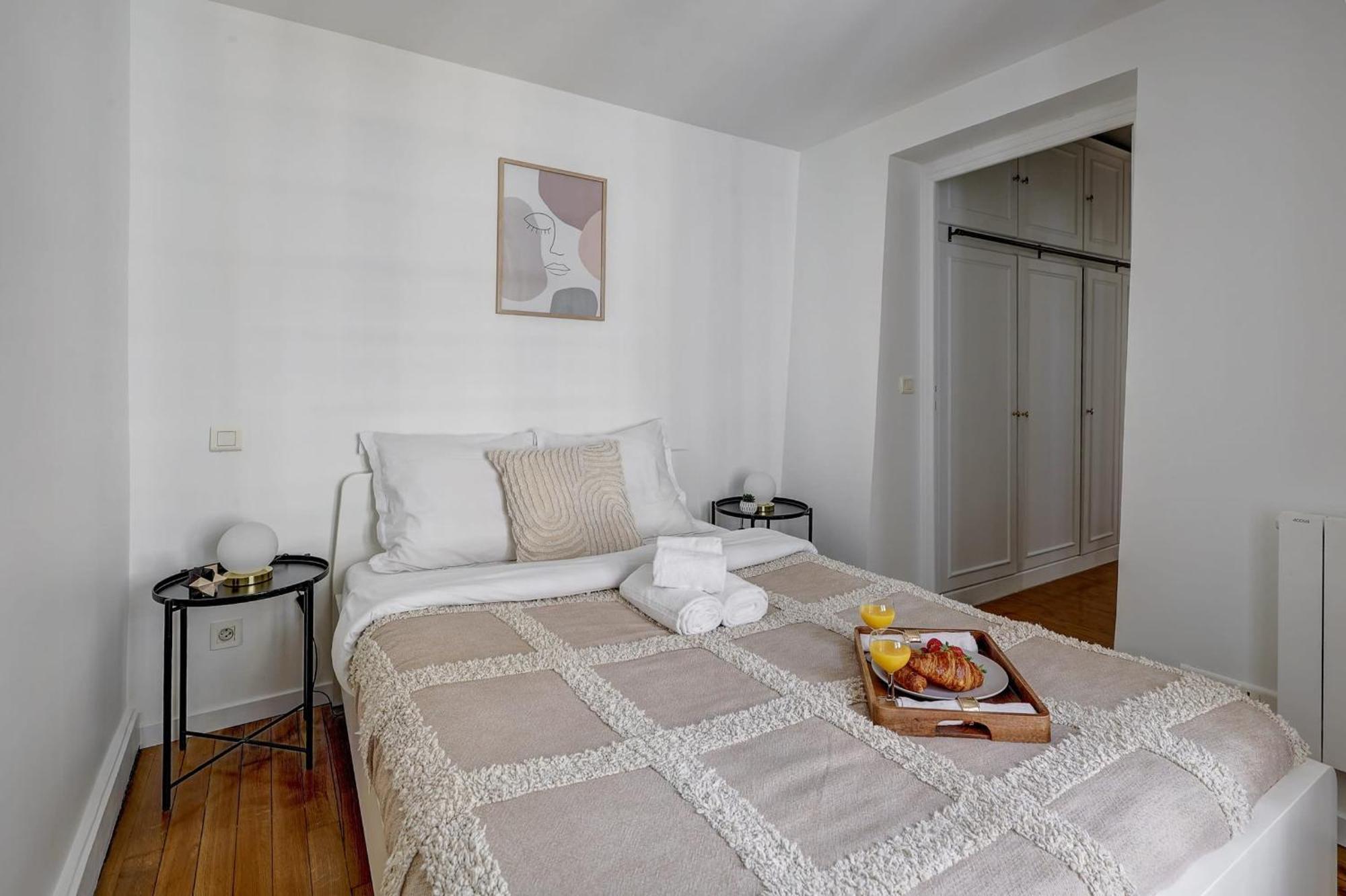Champs-elysees - 2br With Balcony - Cityapartmentstay Apartamento *