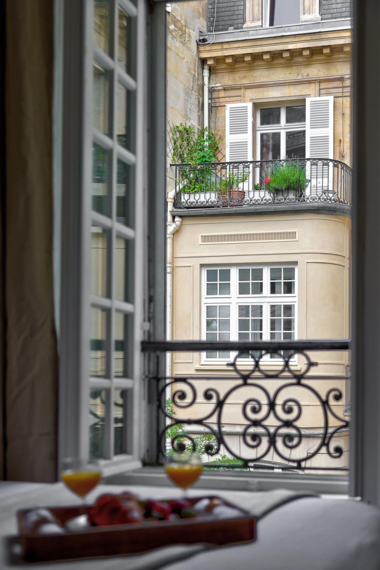 Apartment Champs-elysees - 2br With Balcony - Cityapartmentstay