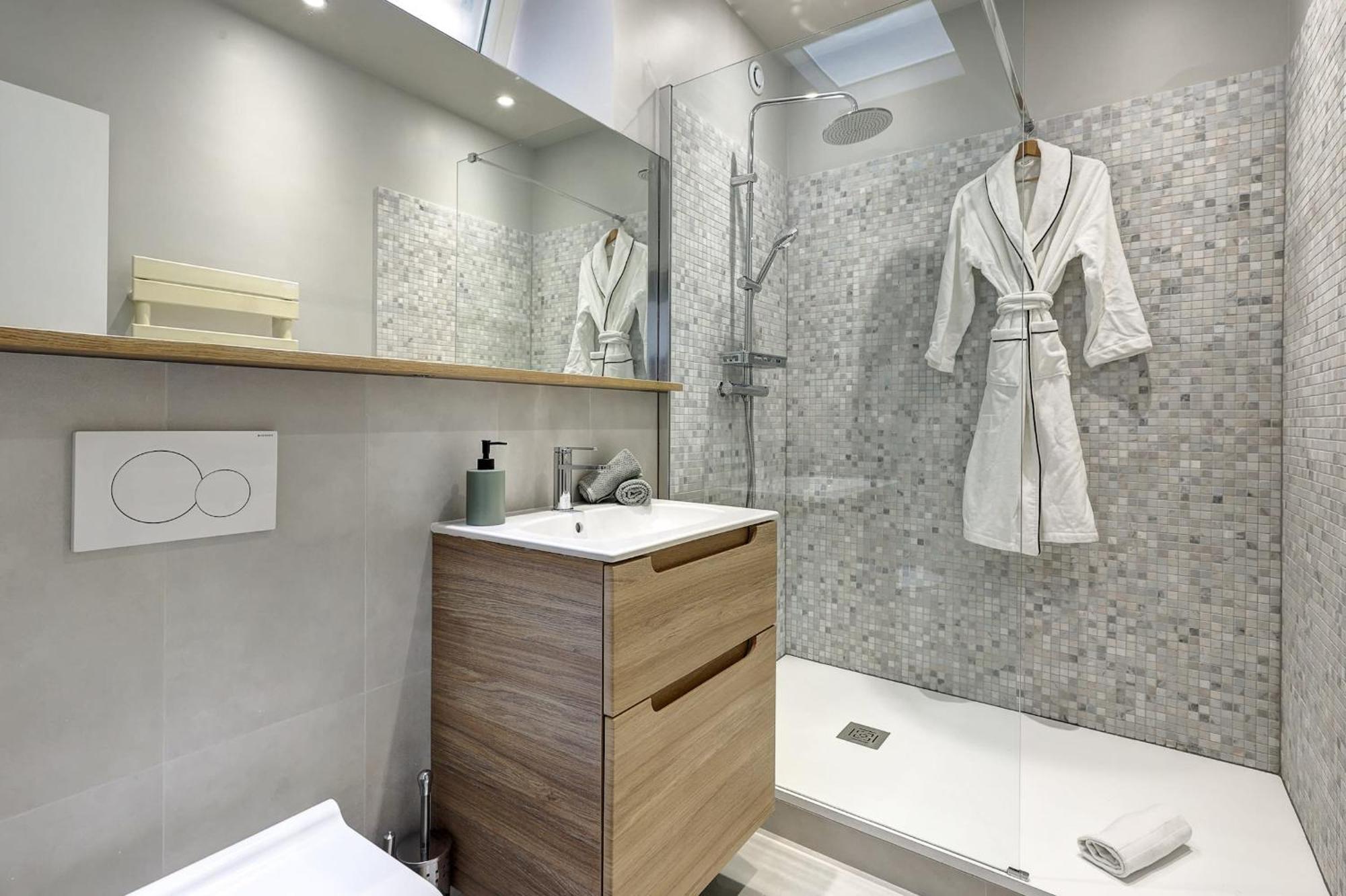 Apartamento Champs-elysees - 2br With Balcony - Cityapartmentstay