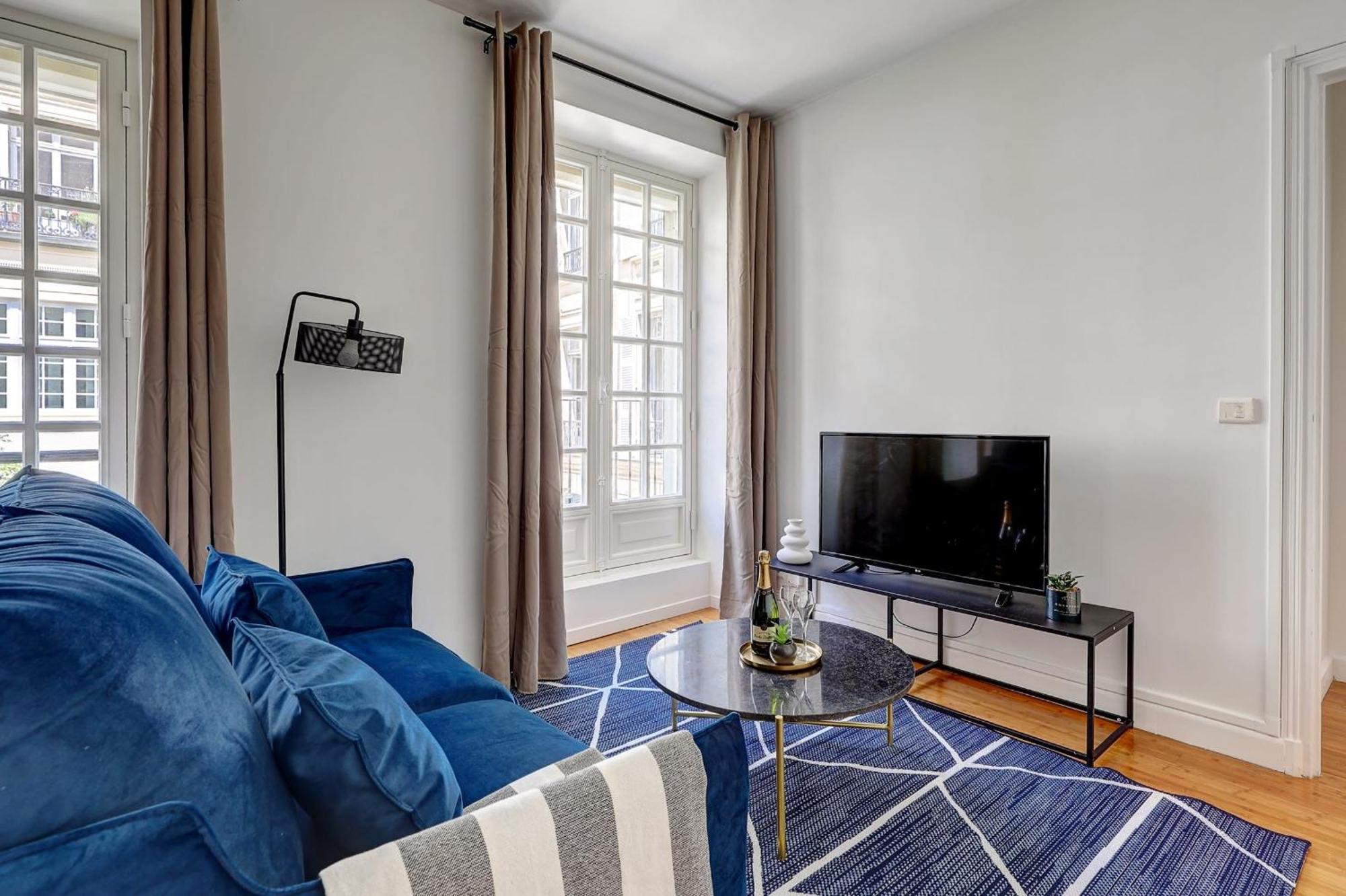 Apartamento Champs-elysees - 2br With Balcony - Cityapartmentstay *