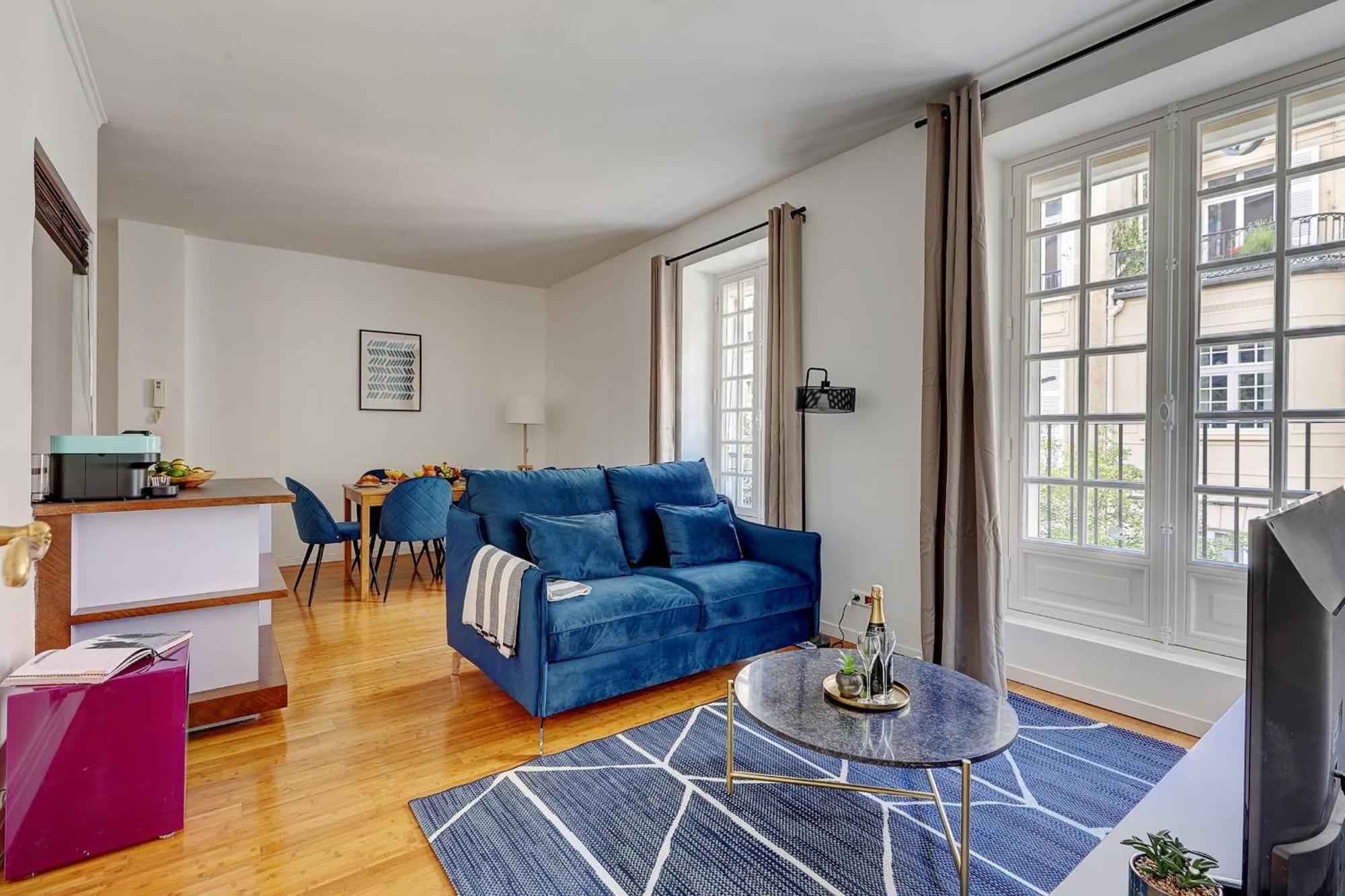 Champs-elysees - 2br With Balcony - Cityapartmentstay Apartamento
