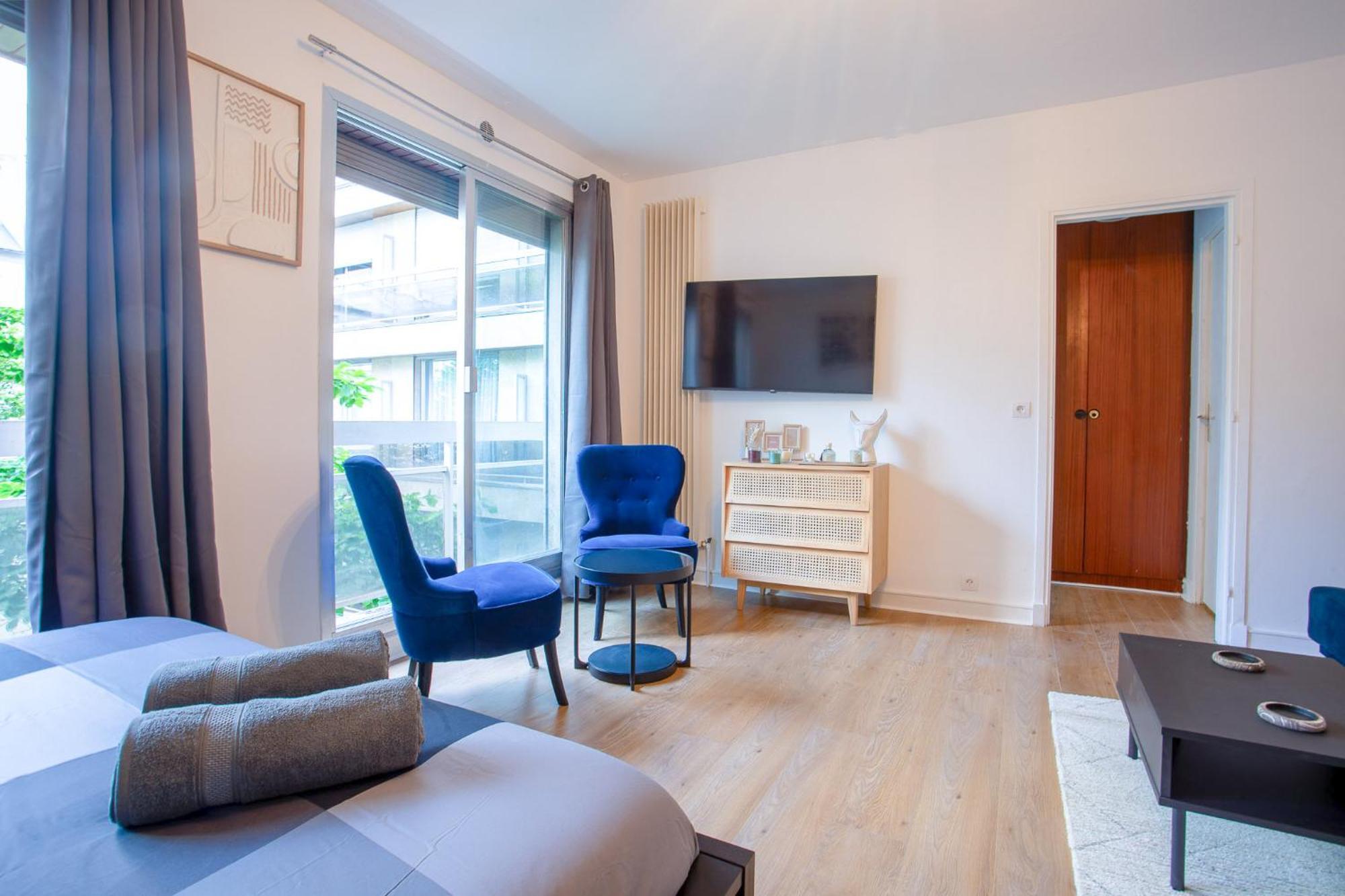 Moderne Champs-elysees Apartment *