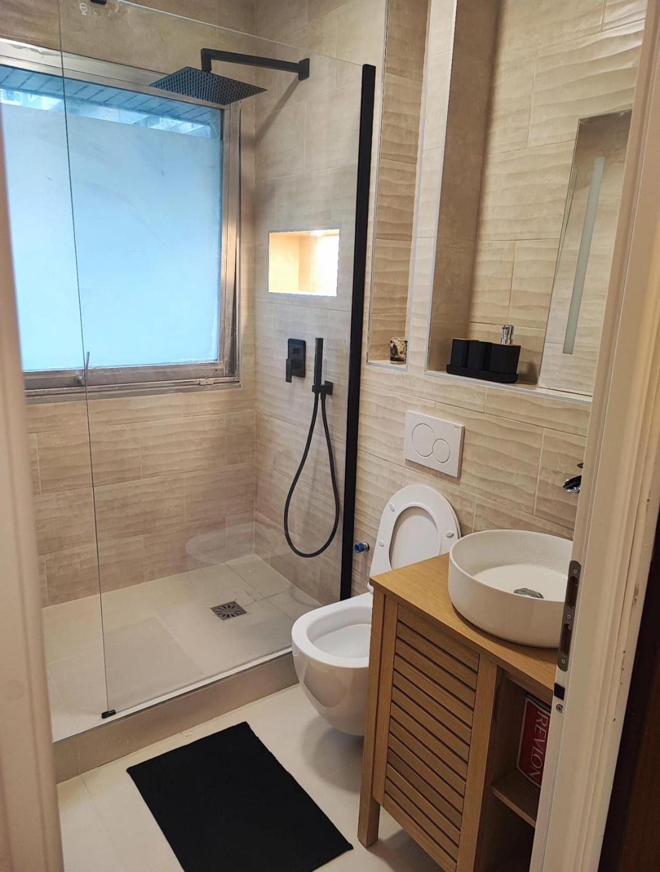 Moderne Champs-elysees Apartment *