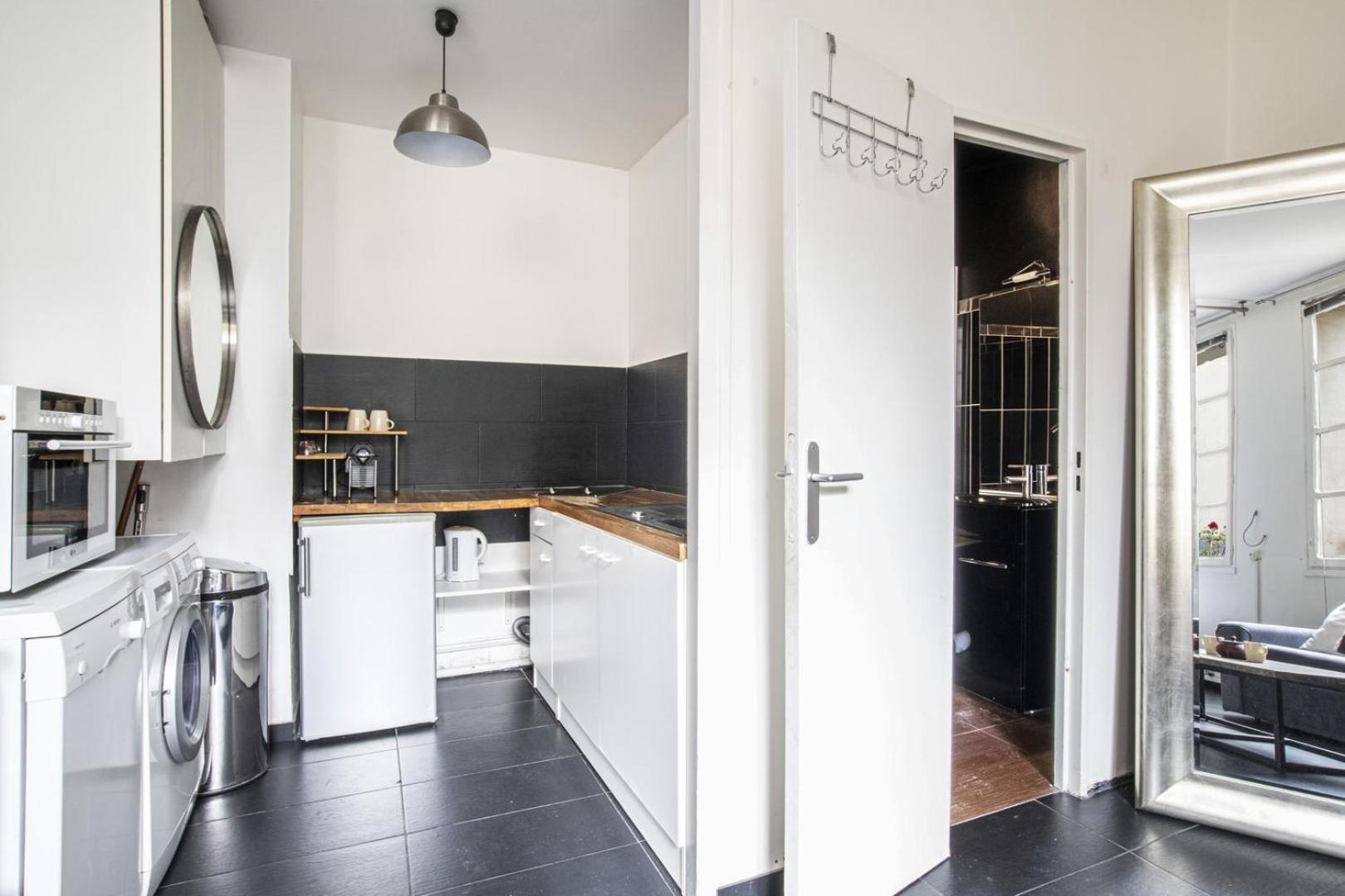 Apartment Marais Beaubourg 36quin Paris