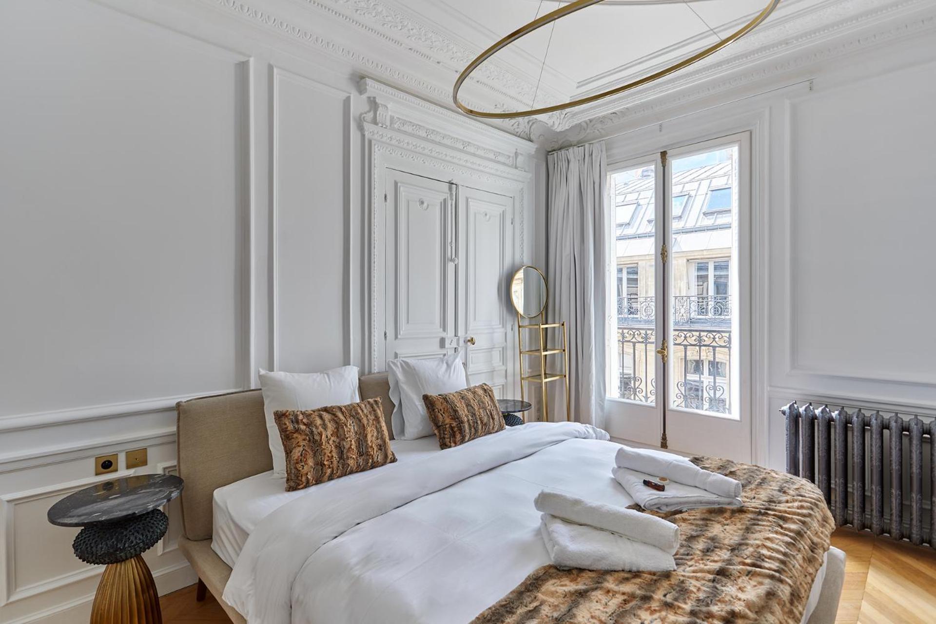 Apartment Sublime Montaigne Arc De Triomphe By Studioprestige