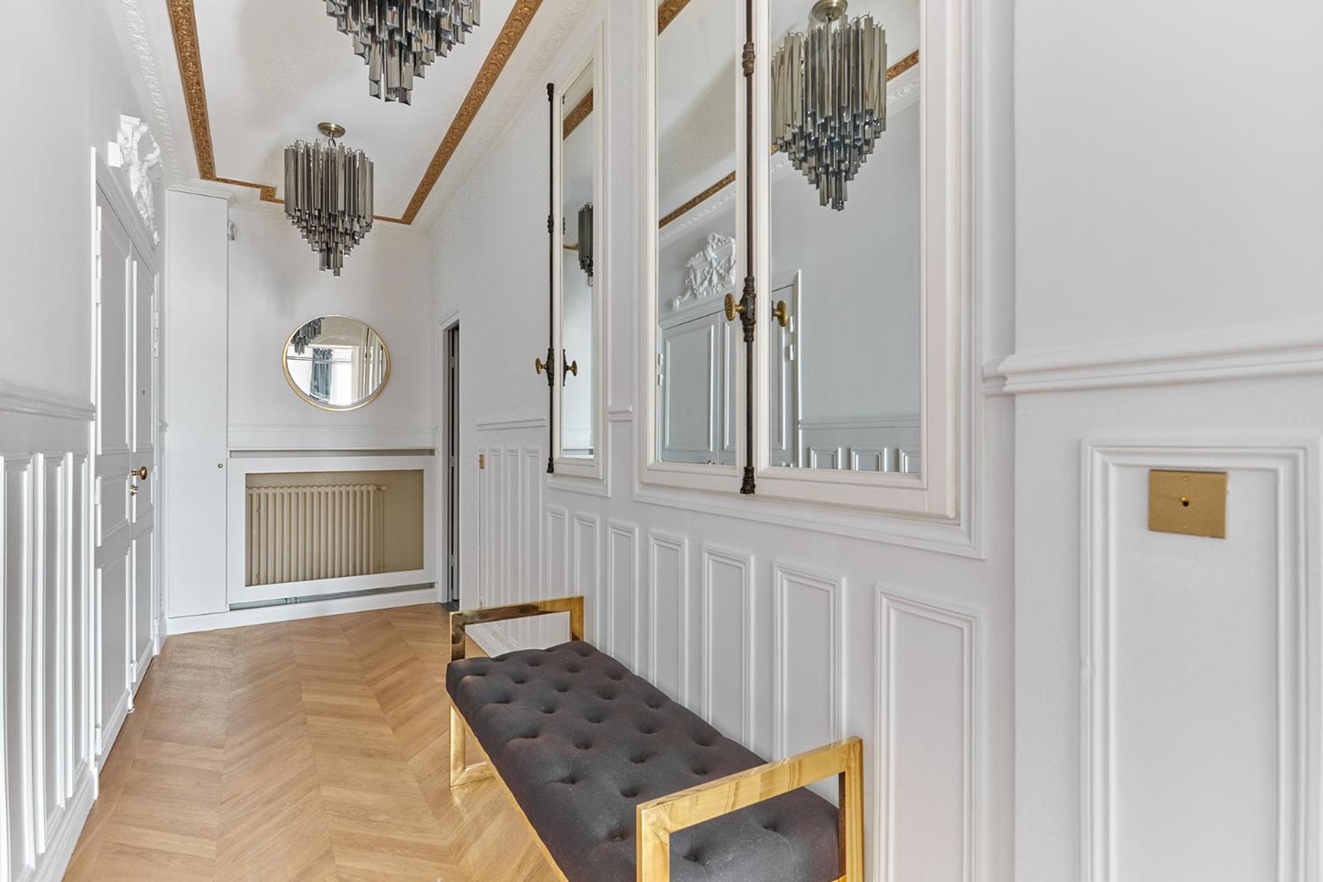Apartment Sublime Montaigne Arc De Triomphe By Studioprestige *