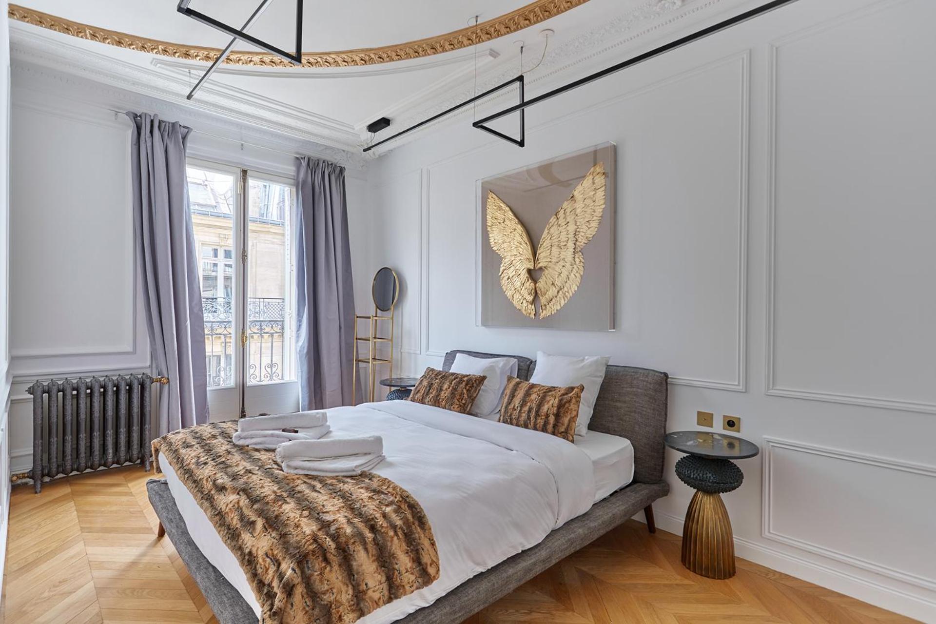 Sublime Montaigne Arc De Triomphe By Studioprestige