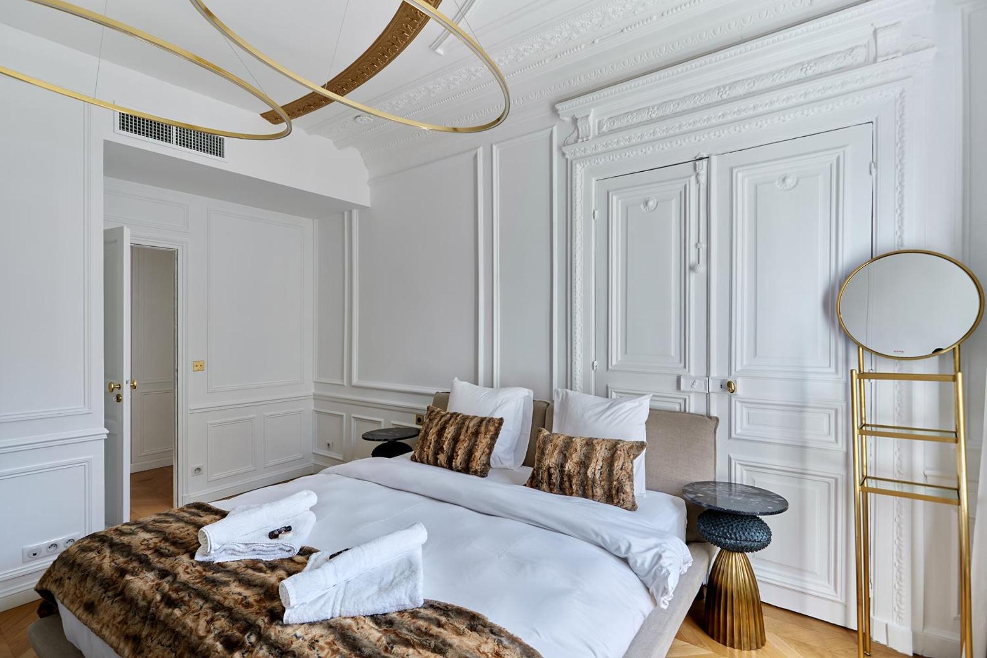 Sublime Montaigne Arc De Triomphe By Studioprestige