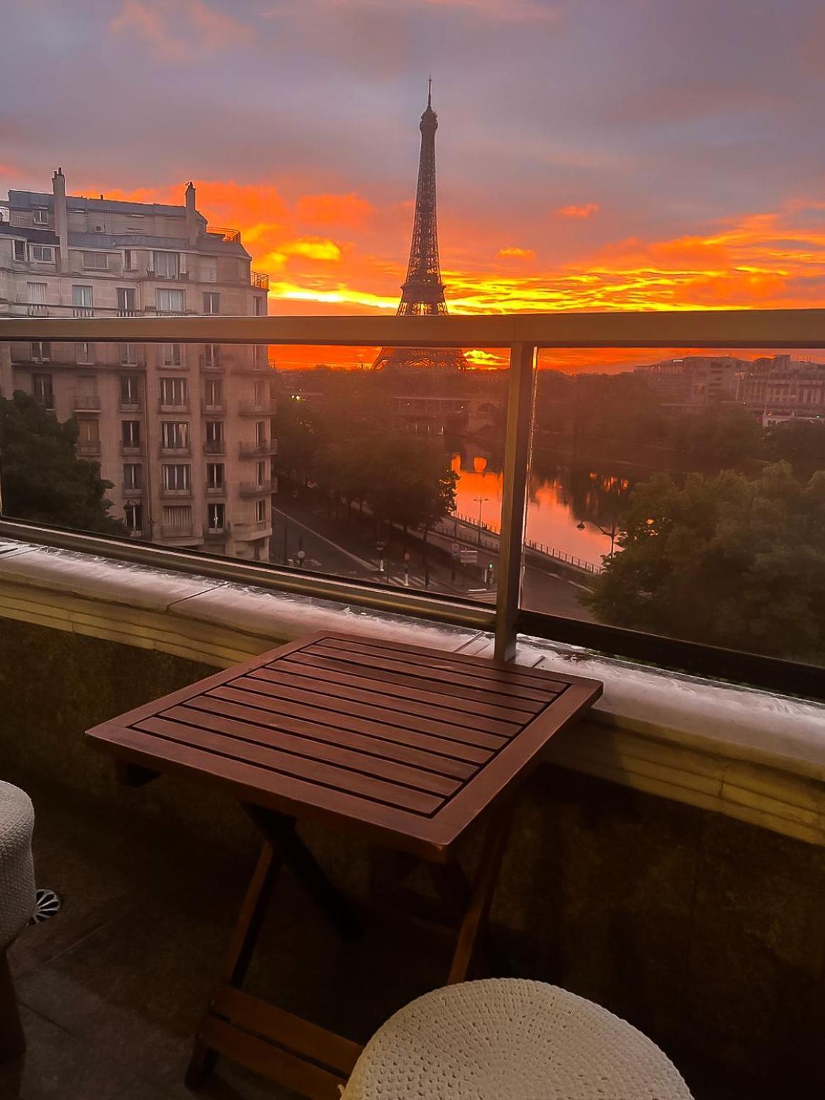 Guest house Les Amoureux De La Tour Eiffel *