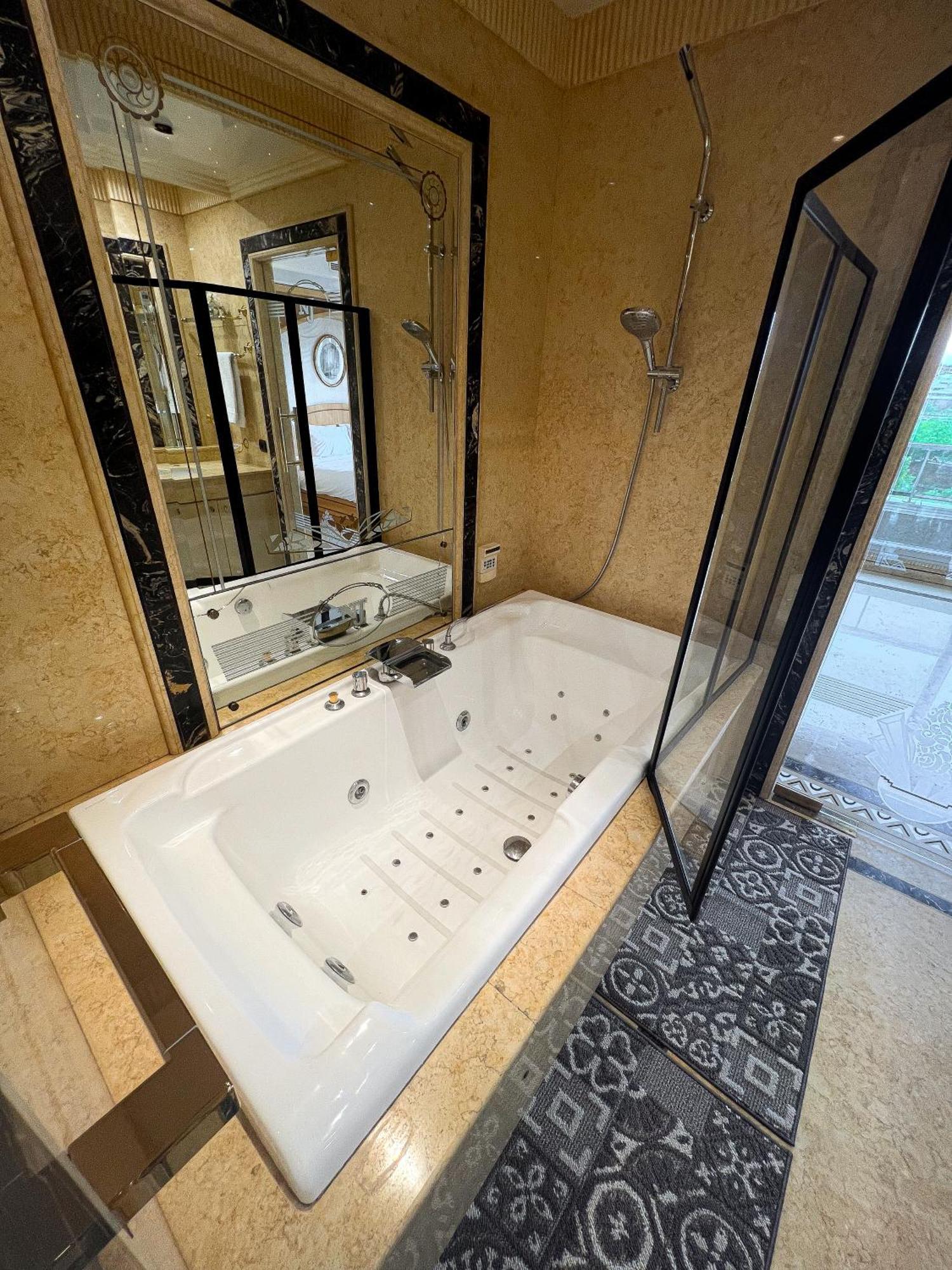 Guest house Les Amoureux De La Tour Eiffel