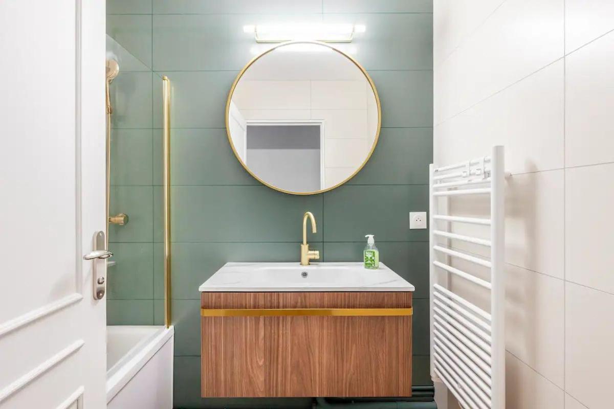 3 Bedroom Flat Close Montmartre Paris