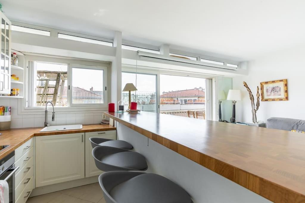 Vaugirard Lecourbe 2br Avec Balcon Paris