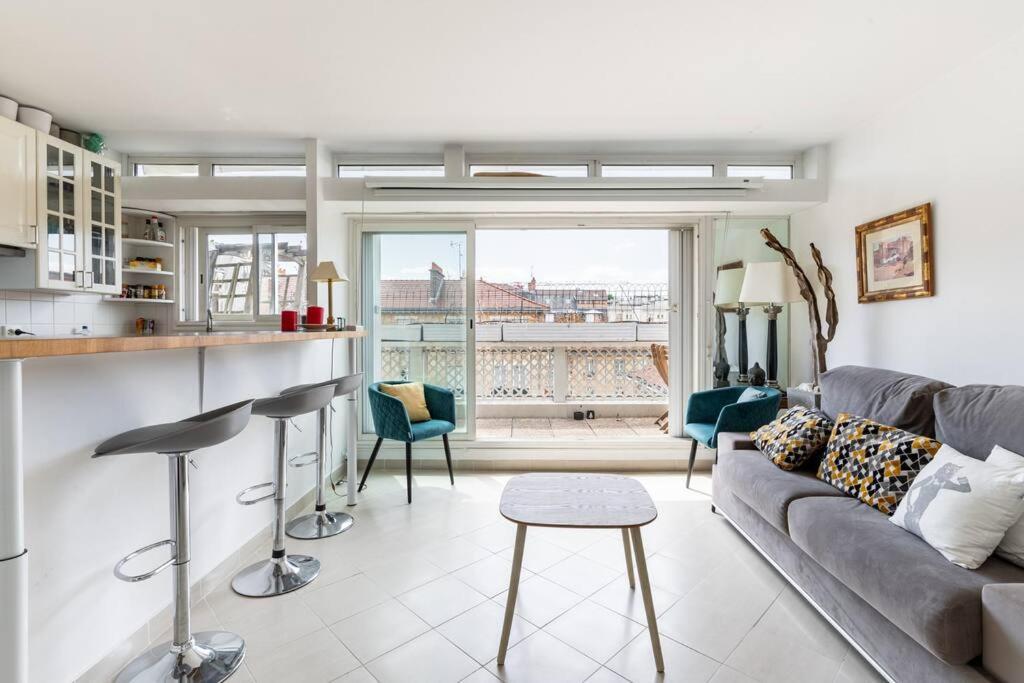 Vaugirard Lecourbe 2br Avec Balcon * Paris