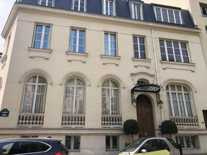 7eme Invalides/ Tour Eiffel 1er Etage * Paris
